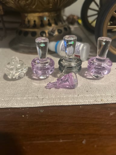Preview pic of Set of 5 GG spinner caps never used