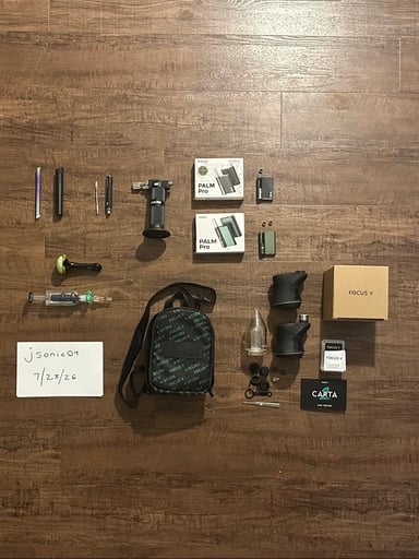 Preview pic of Focus V Carta 2 + Puffco Pivot + Glass & Accessories Bundle