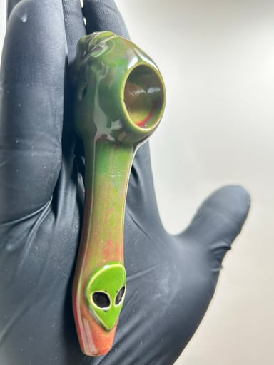 Preview pic of Alien Pipe - 4.5 Inches - Ceramic - Green and Red