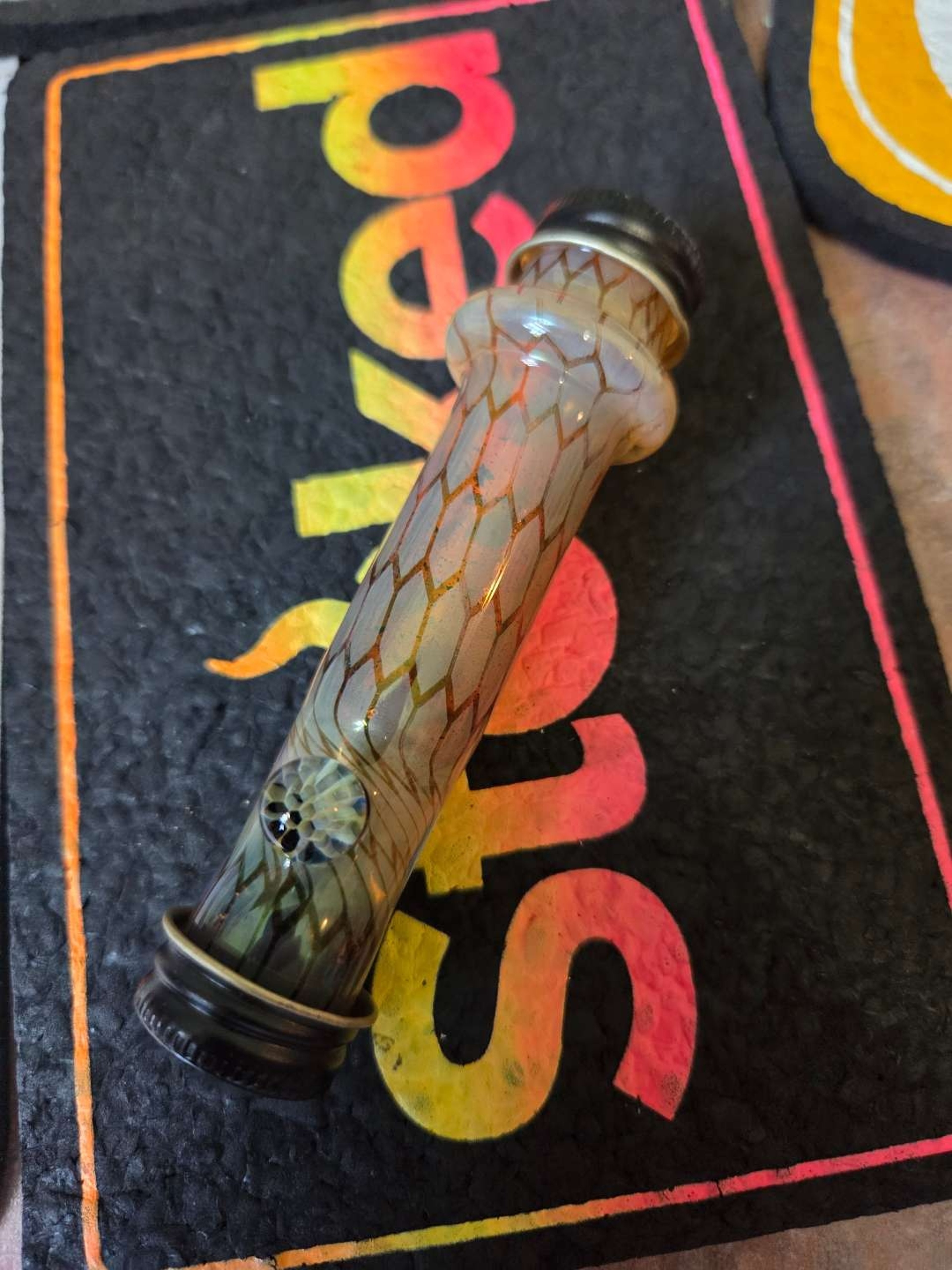 Preview pic of Flowstateglass threaded/fumed honeycomb chillium