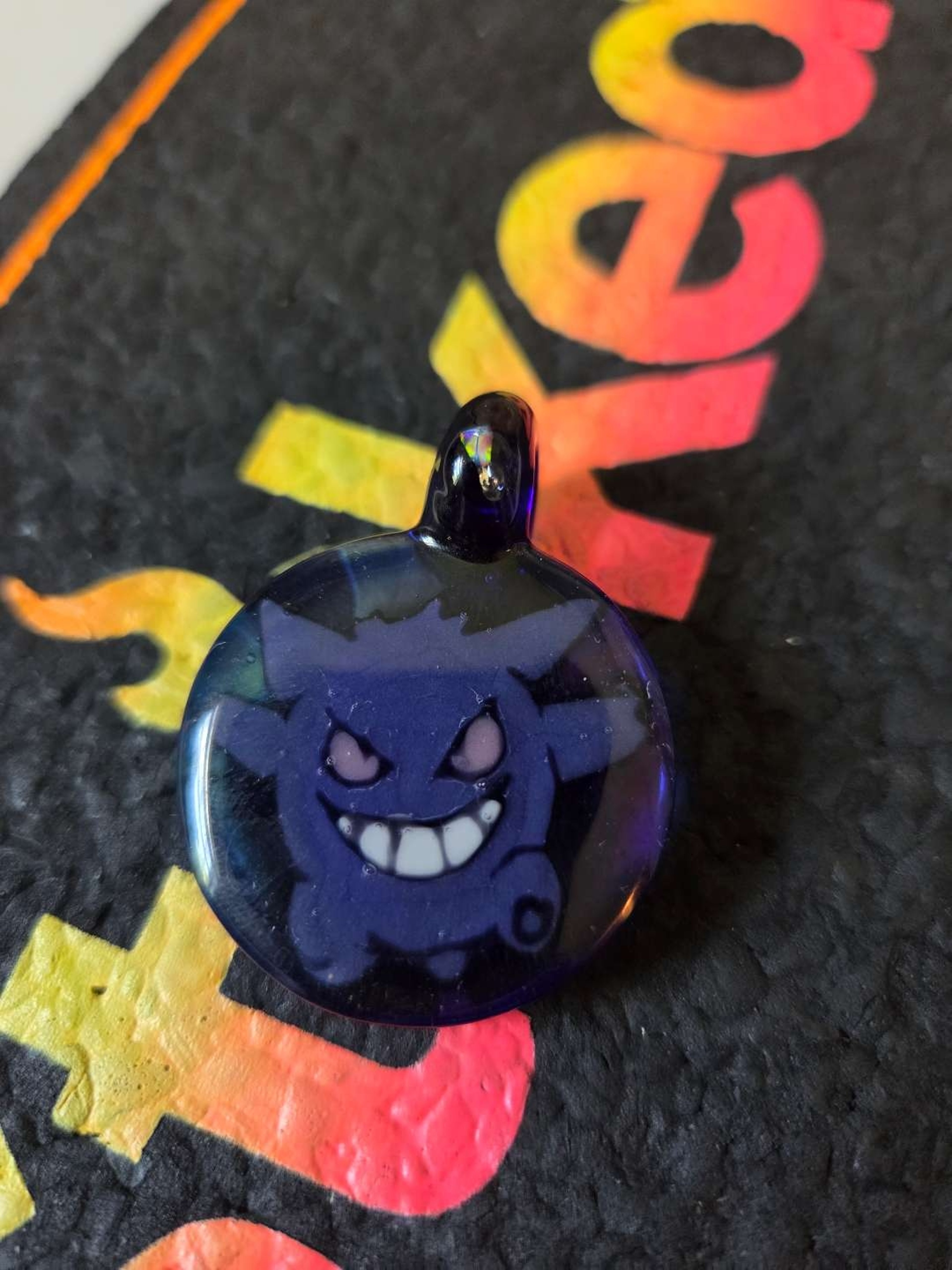 Preview pic of Aviglass Gengar flip pendy w/opal on bail