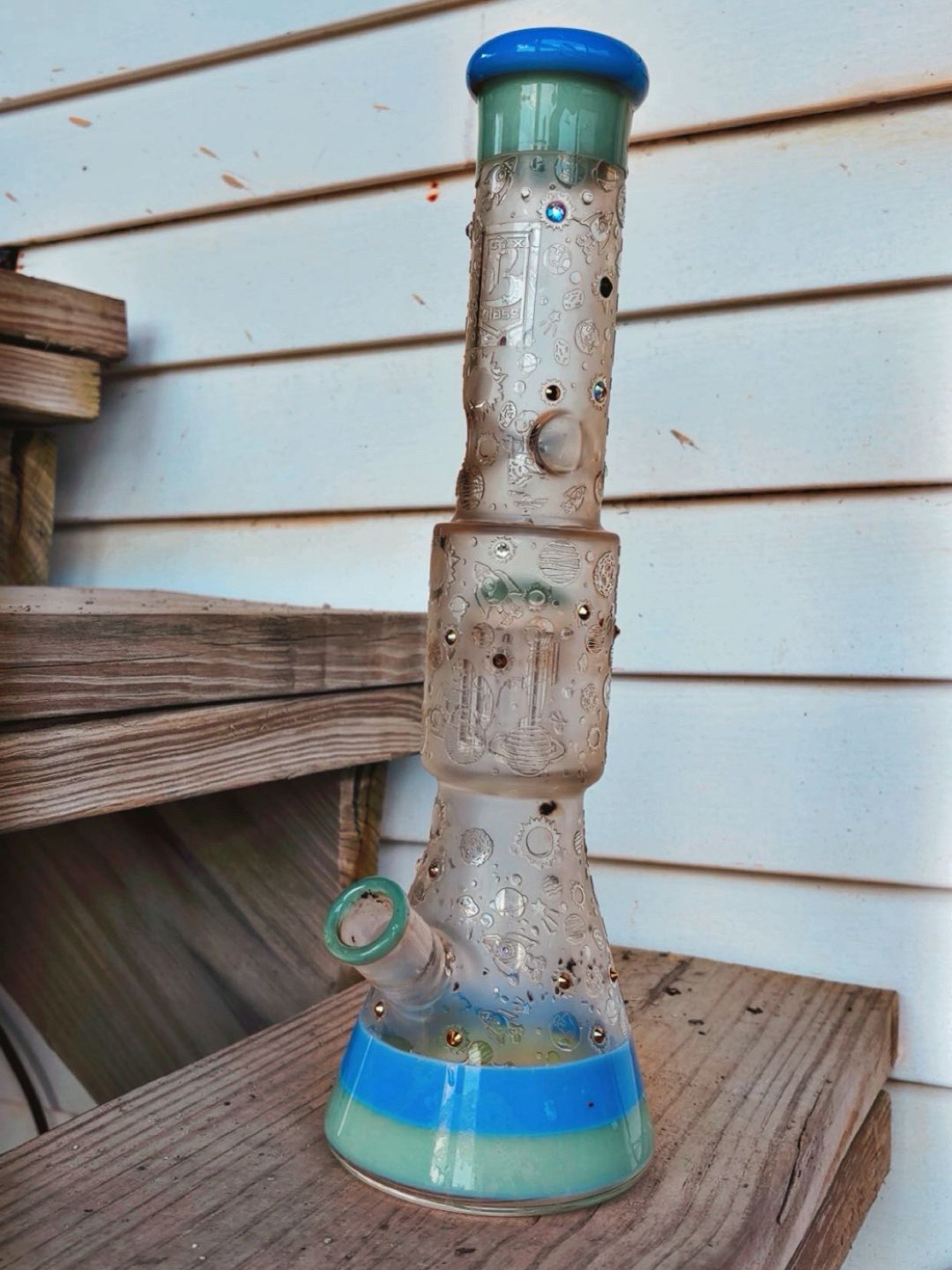 Preview pic of 6G Glass- Frosted Cosmic Rhinstone Treeperc bong