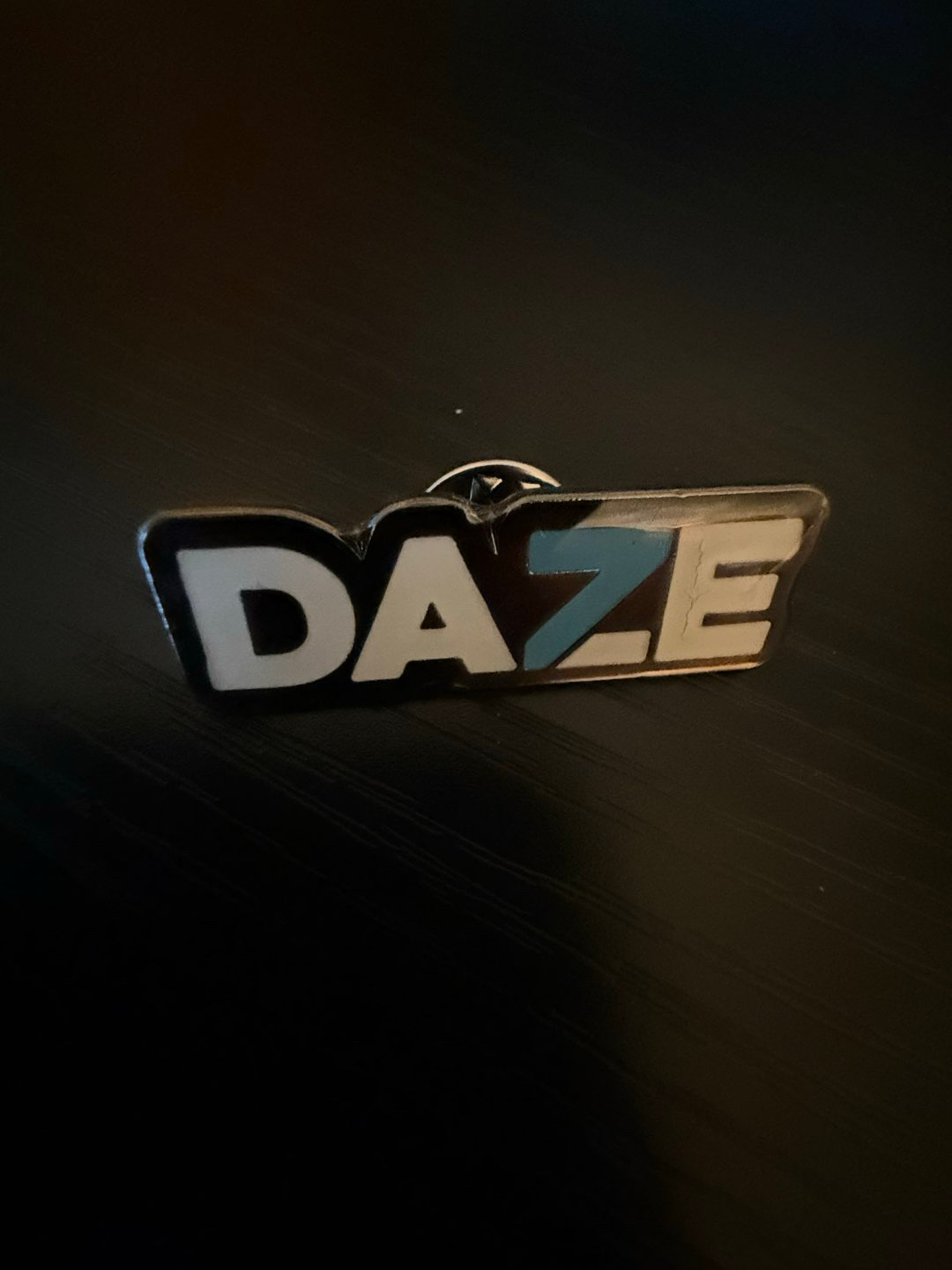 Preview pic of Daze Pin