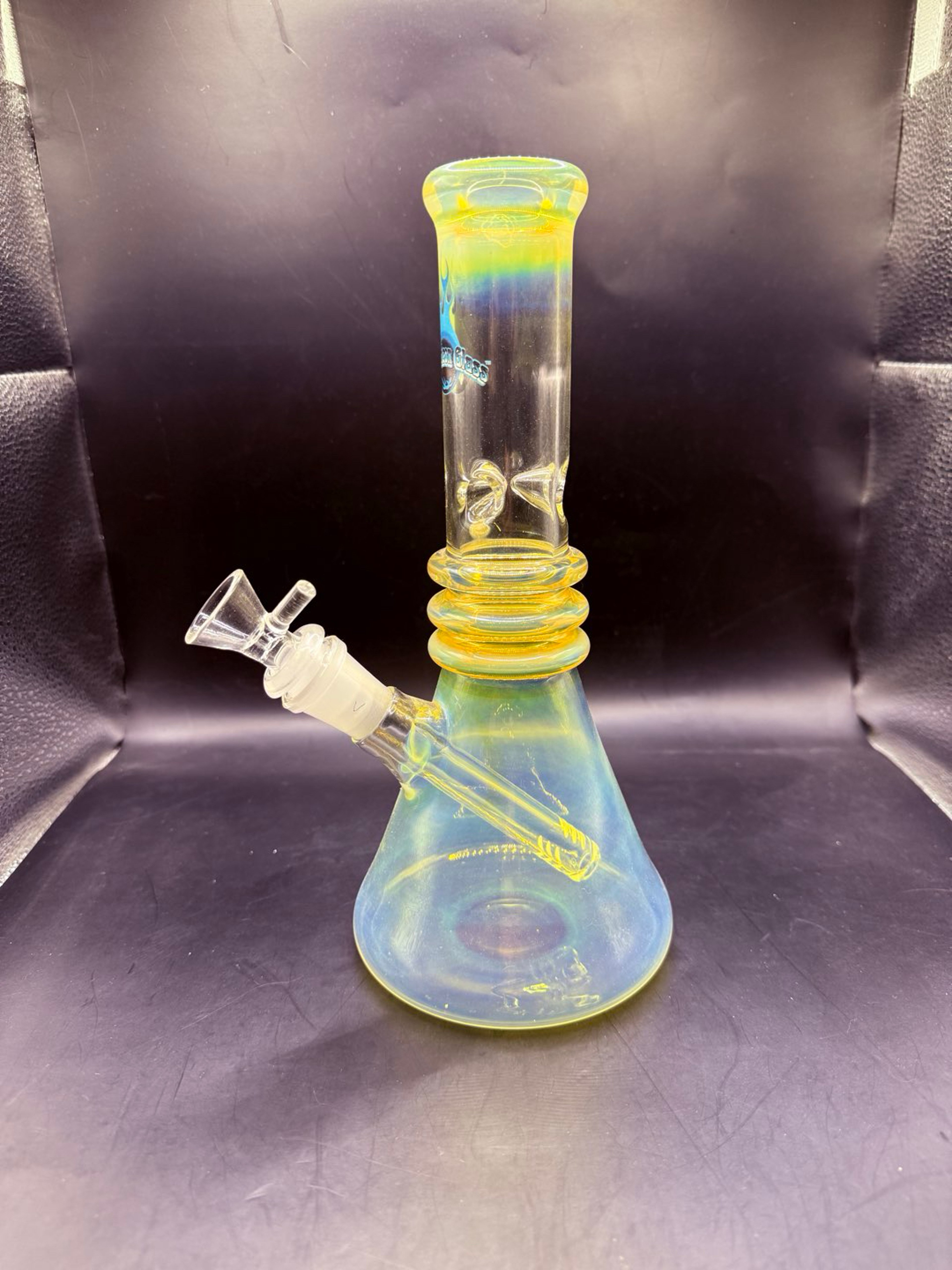 Preview pic of USA glass color change beaker bong