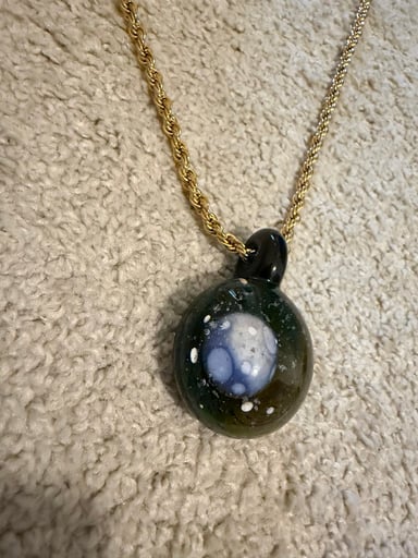 Preview pic of Gateson moon pendant