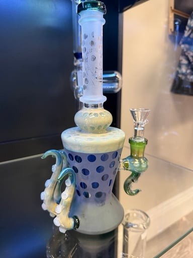 Preview pic of 9.5" KRAKEN TENTACLE SANDBLASTED WATER PIPE