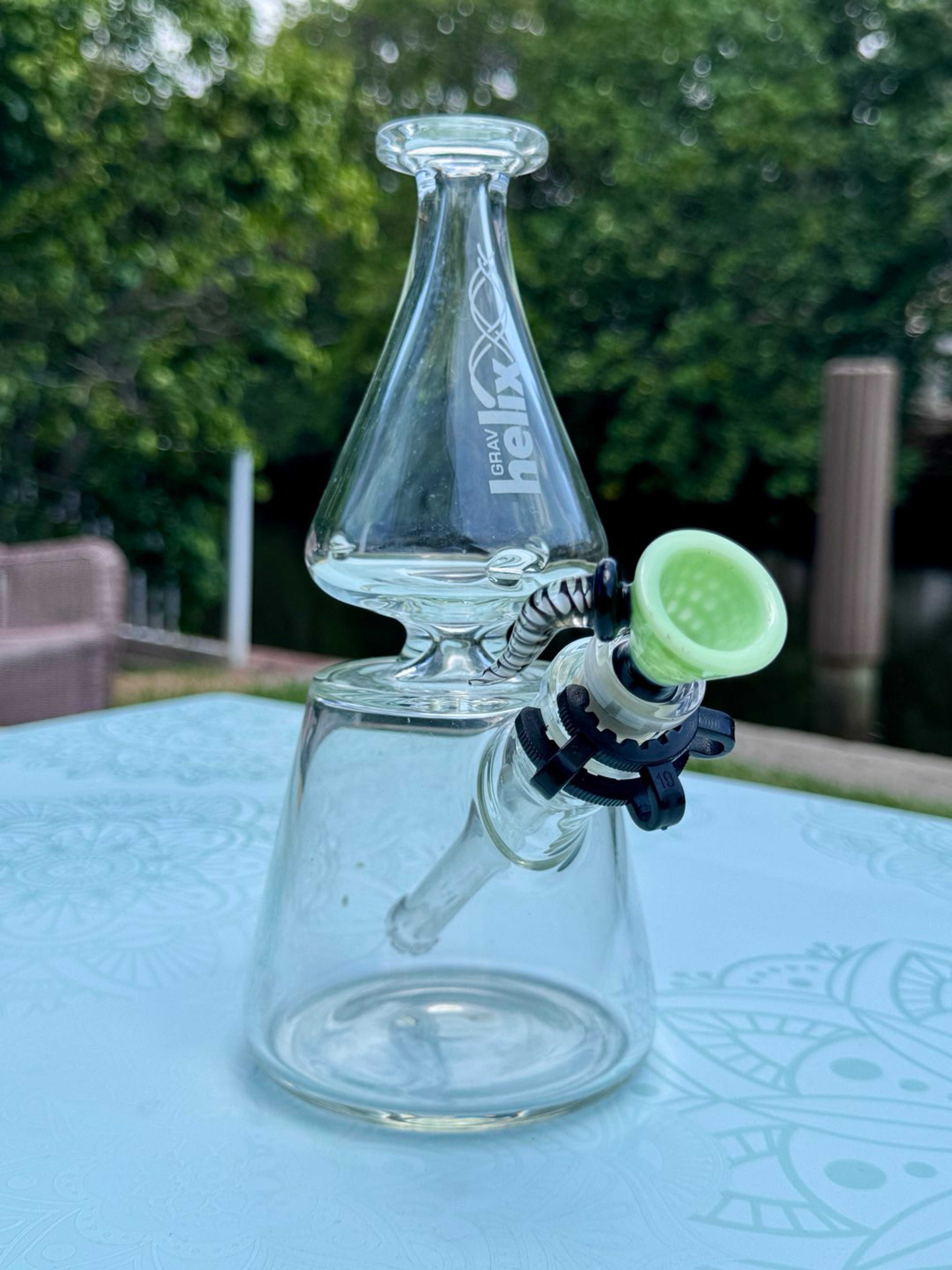 Preview pic of GRAV® HELIX™ CLEAR BEAKER BASE WATER PIPE
