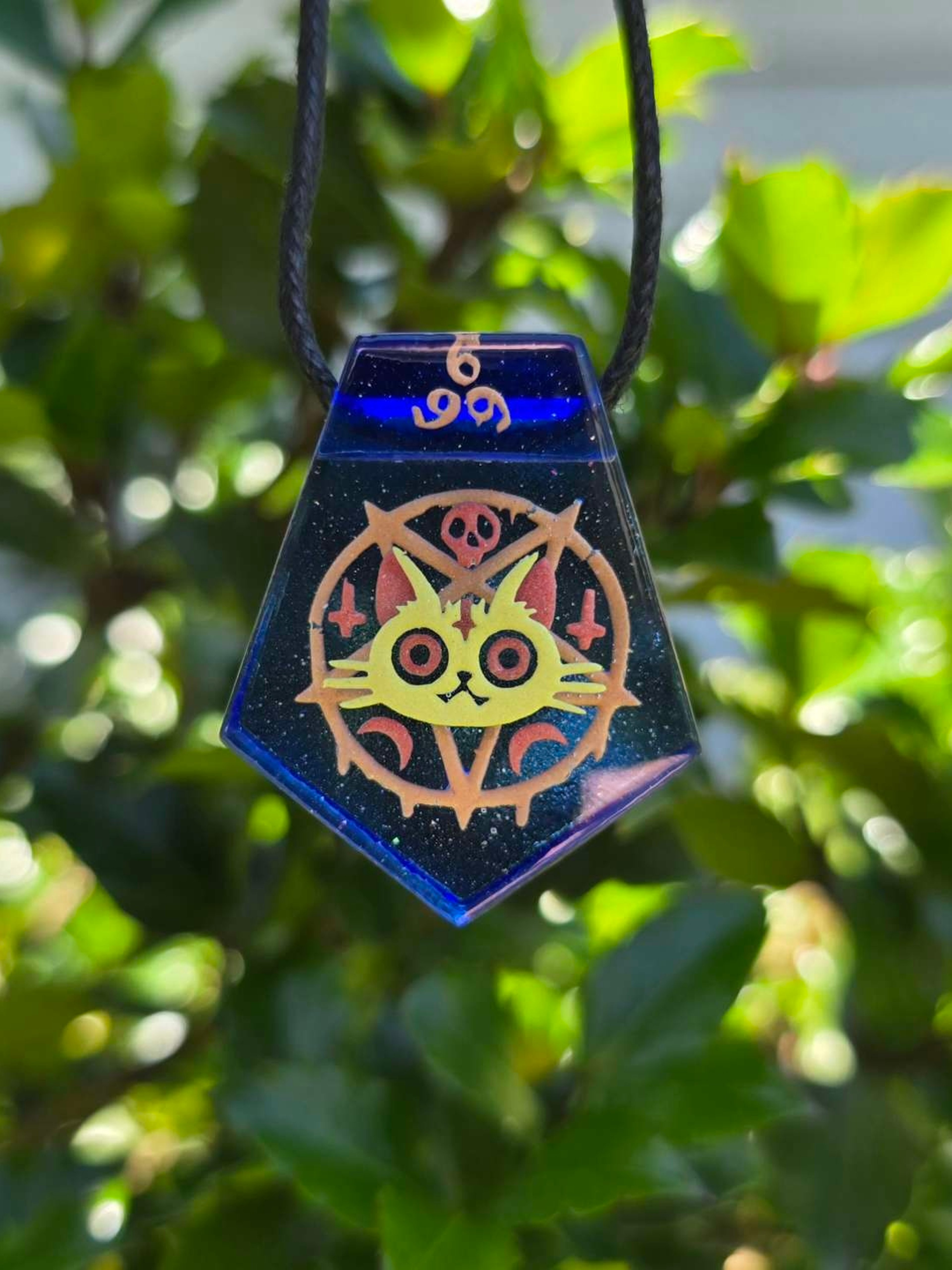 Preview pic of Lucipurrr Cute Cat Glow UV Pendant