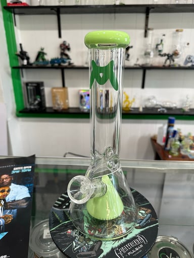 Preview pic of MAV glass Pyramid beaker bong