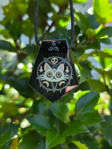 Preview pic of Lucipurrr Cute Cat Glow UV Pendant