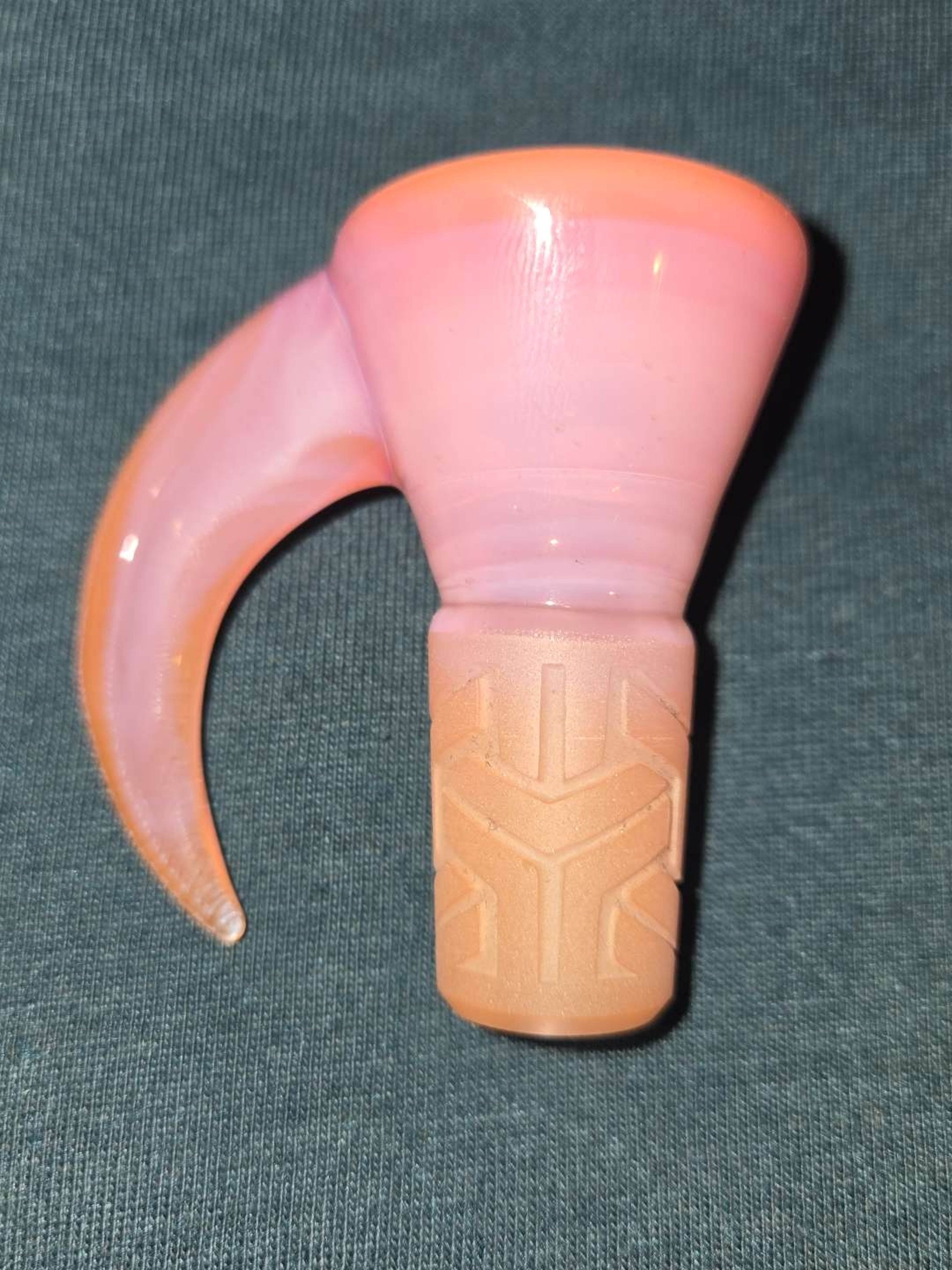 Preview pic of Opal Peach med pack w/Signature carved joint