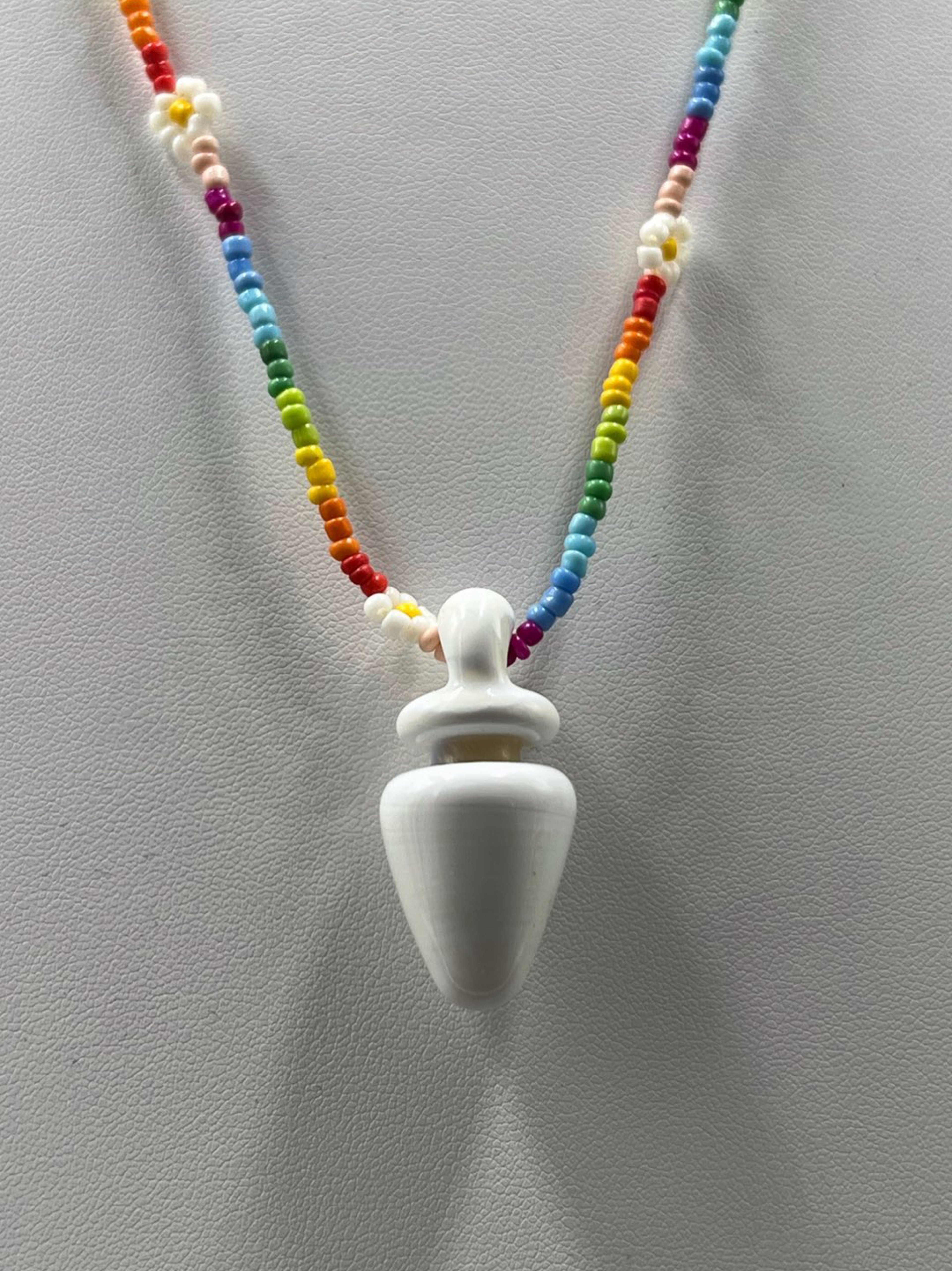 Preview pic of Finer Glass white plug pendant