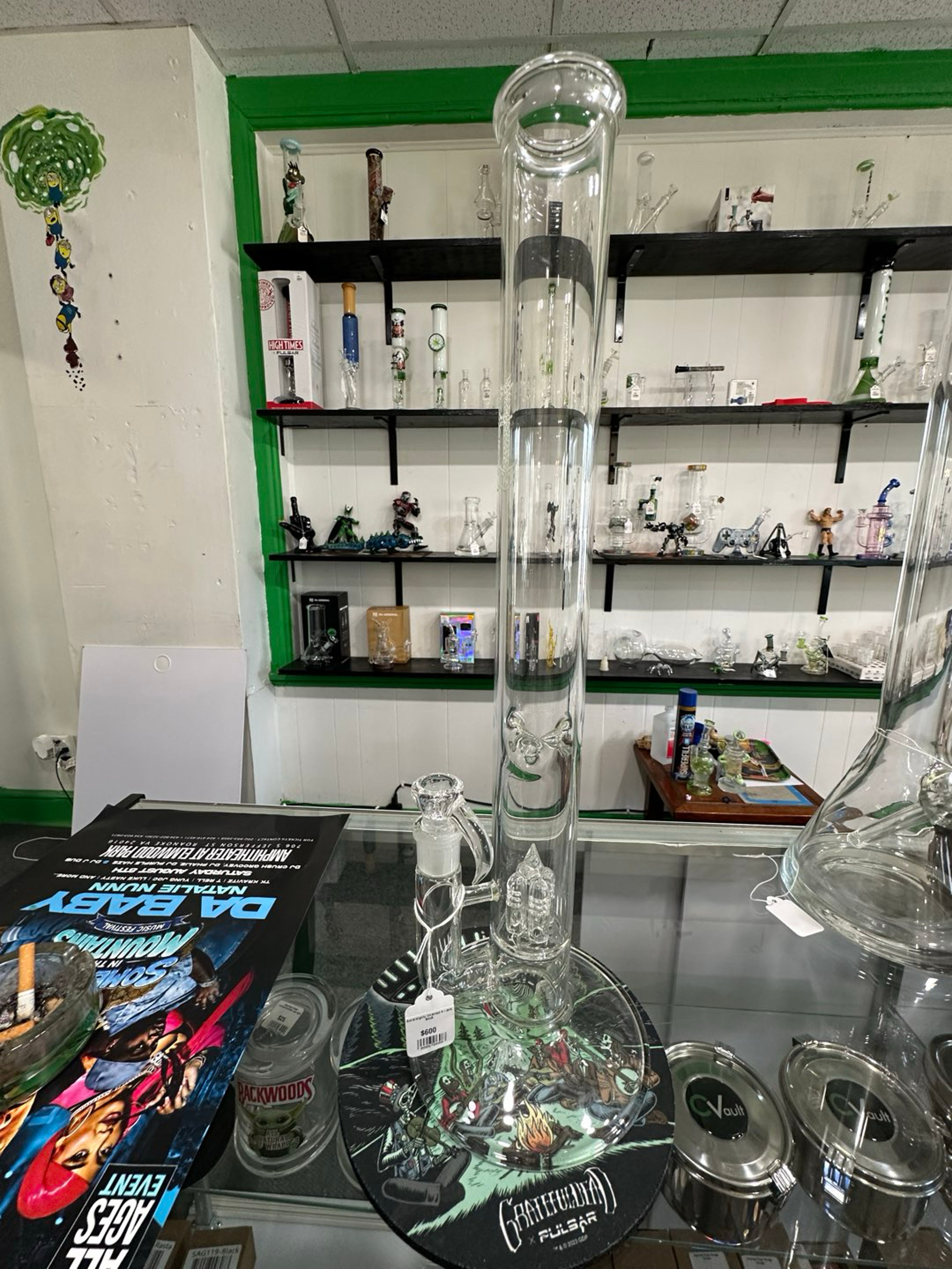 Preview pic of Sovereignty inverted 4 arm bong