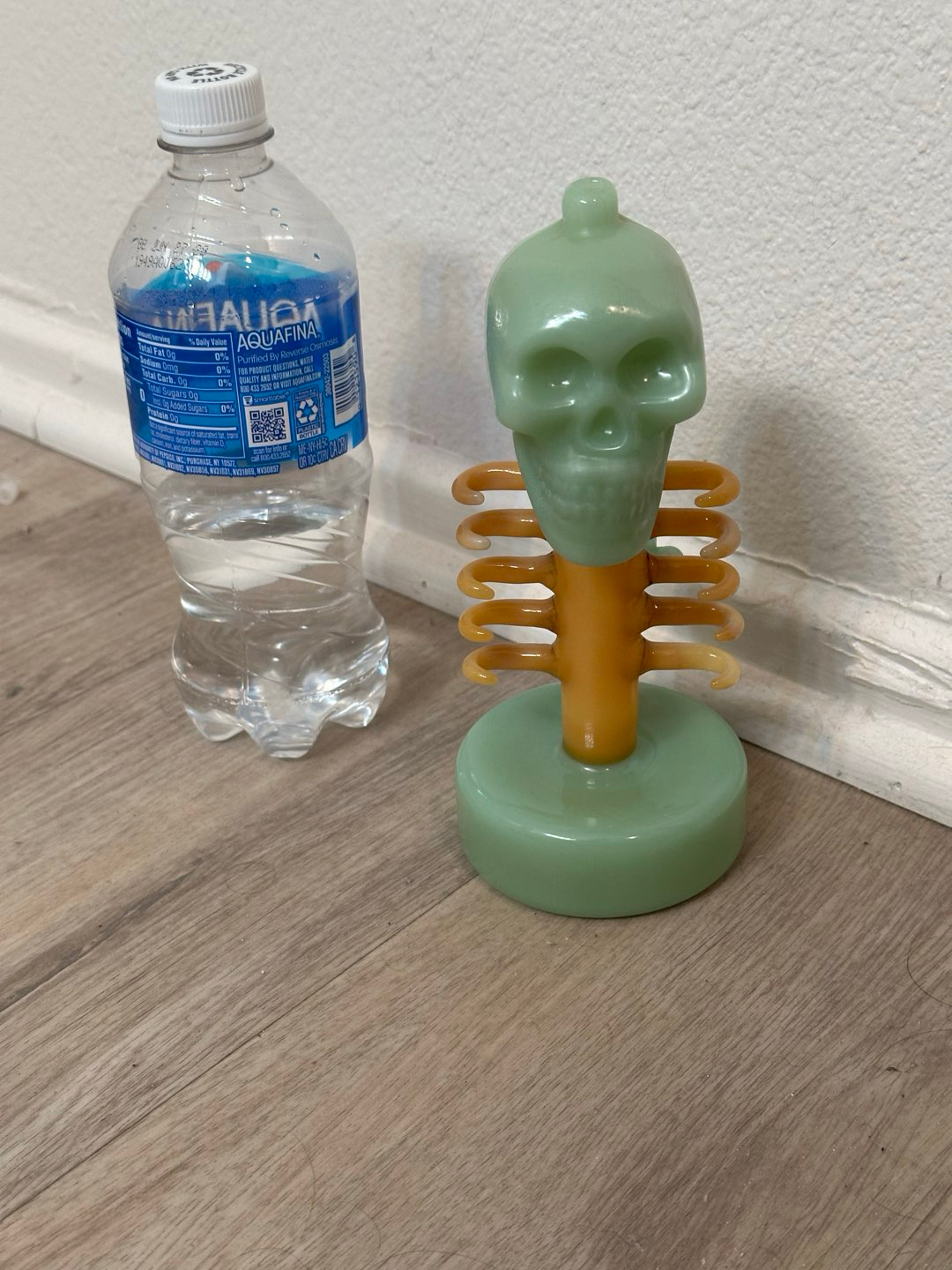 Preview pic of Insane Skull Bong