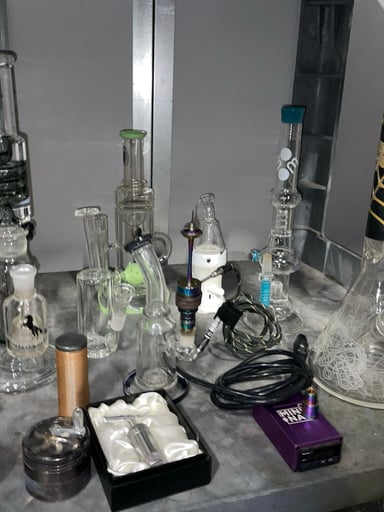 Preview pic of Pile of good bongs make offers