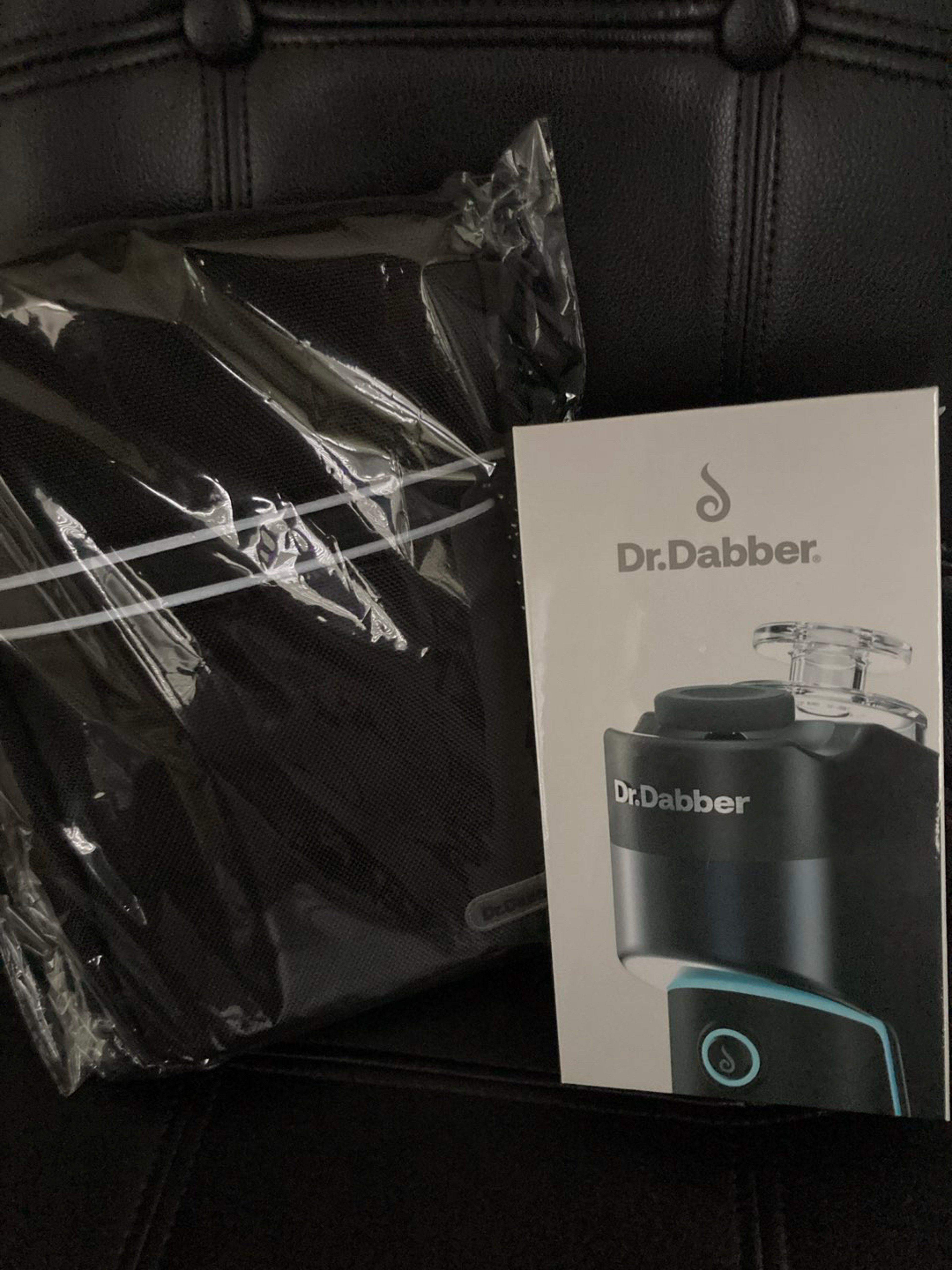 Preview pic of Dr. Dabber Switch Go with bag