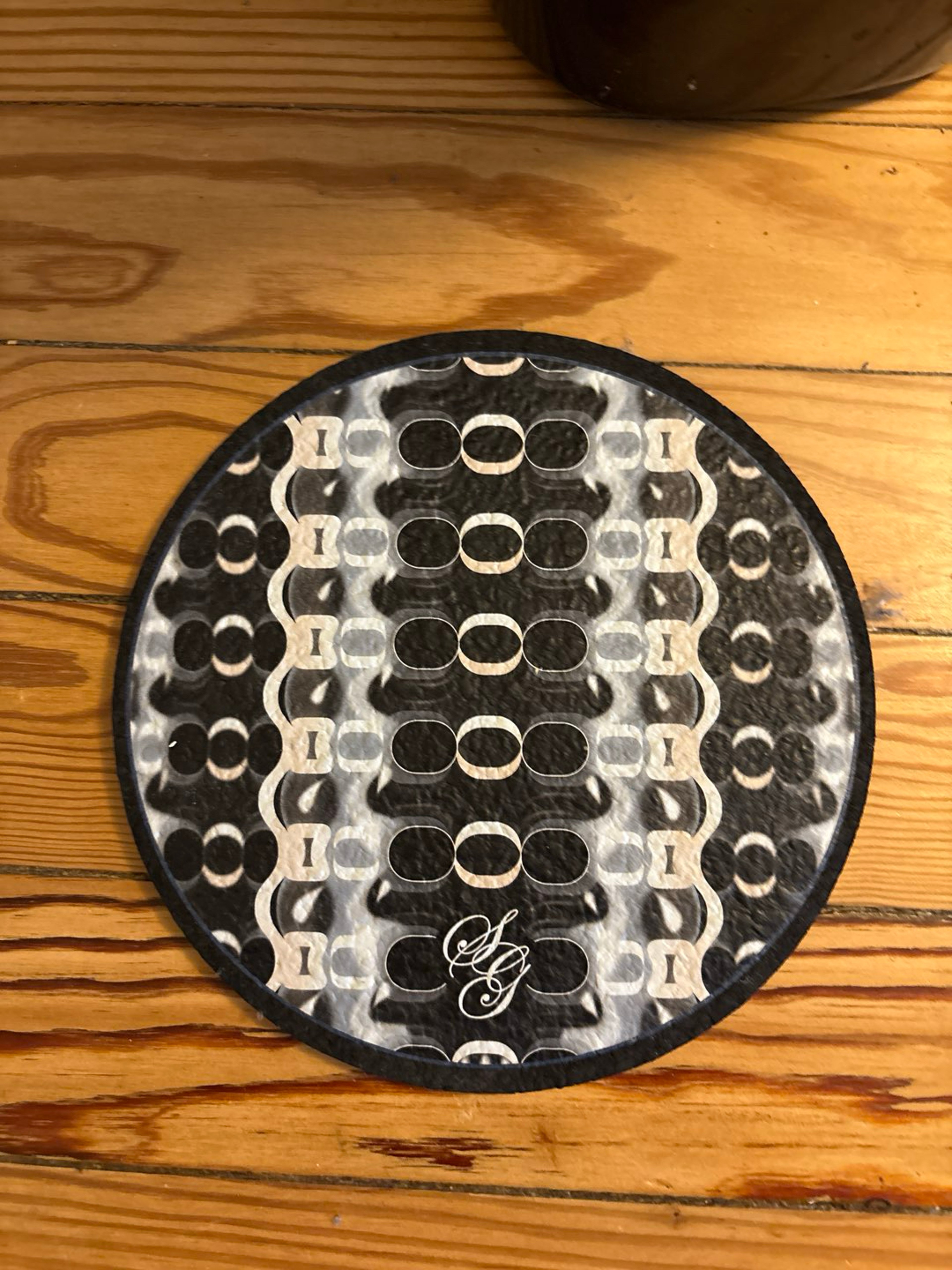 Preview pic of B&W Sovereignty Mat