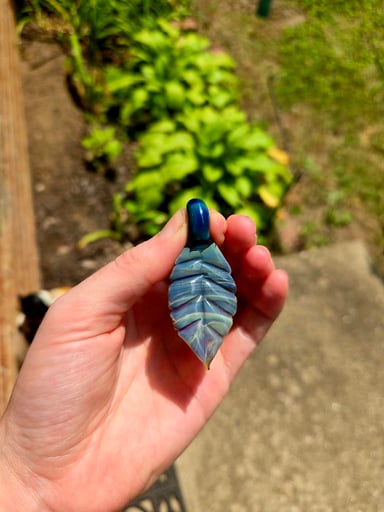 Preview pic of HotHead Glass Leaf Pendant