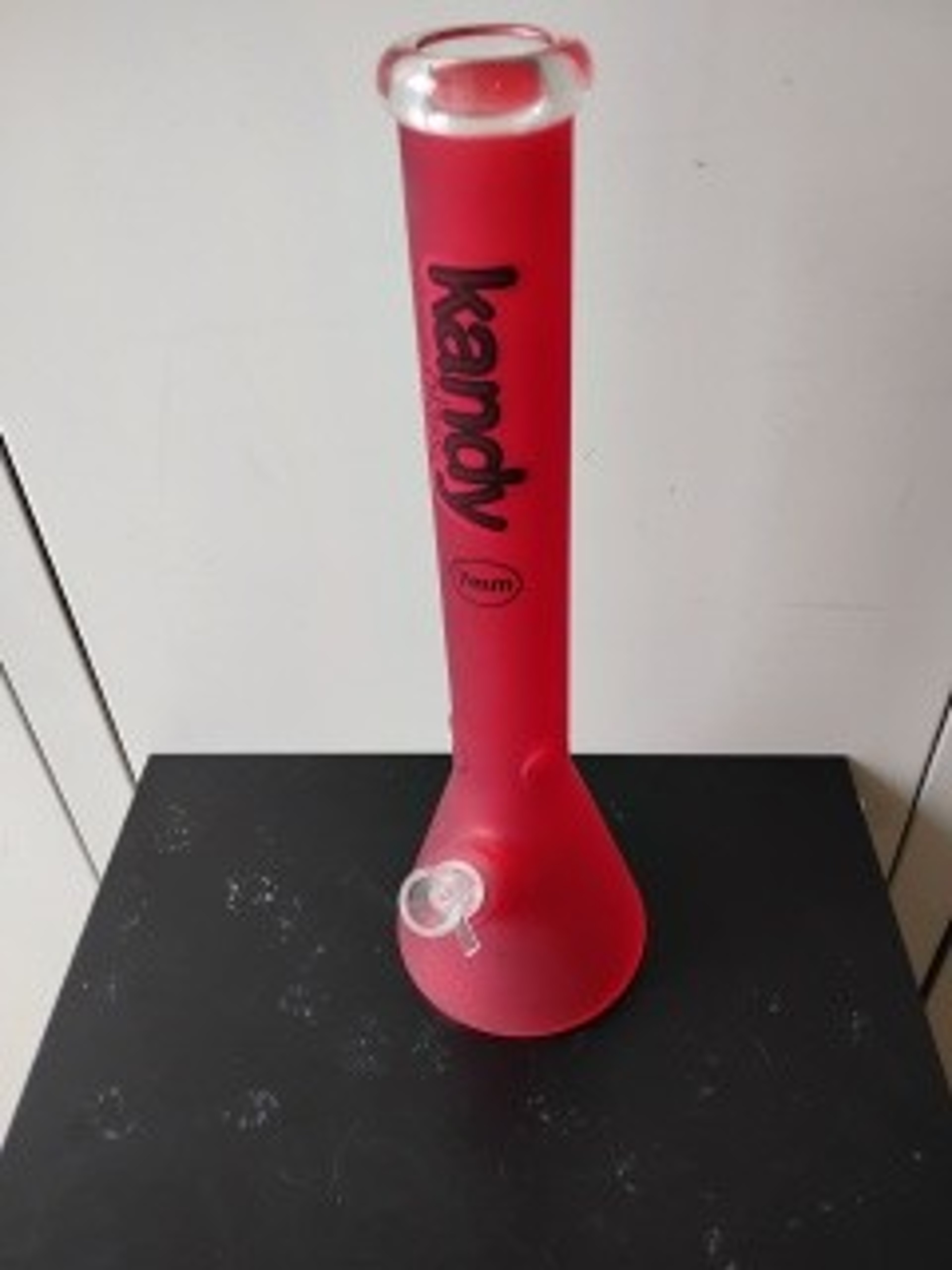 Preview pic of Kandy Glass Red Frosted Beaker Bong