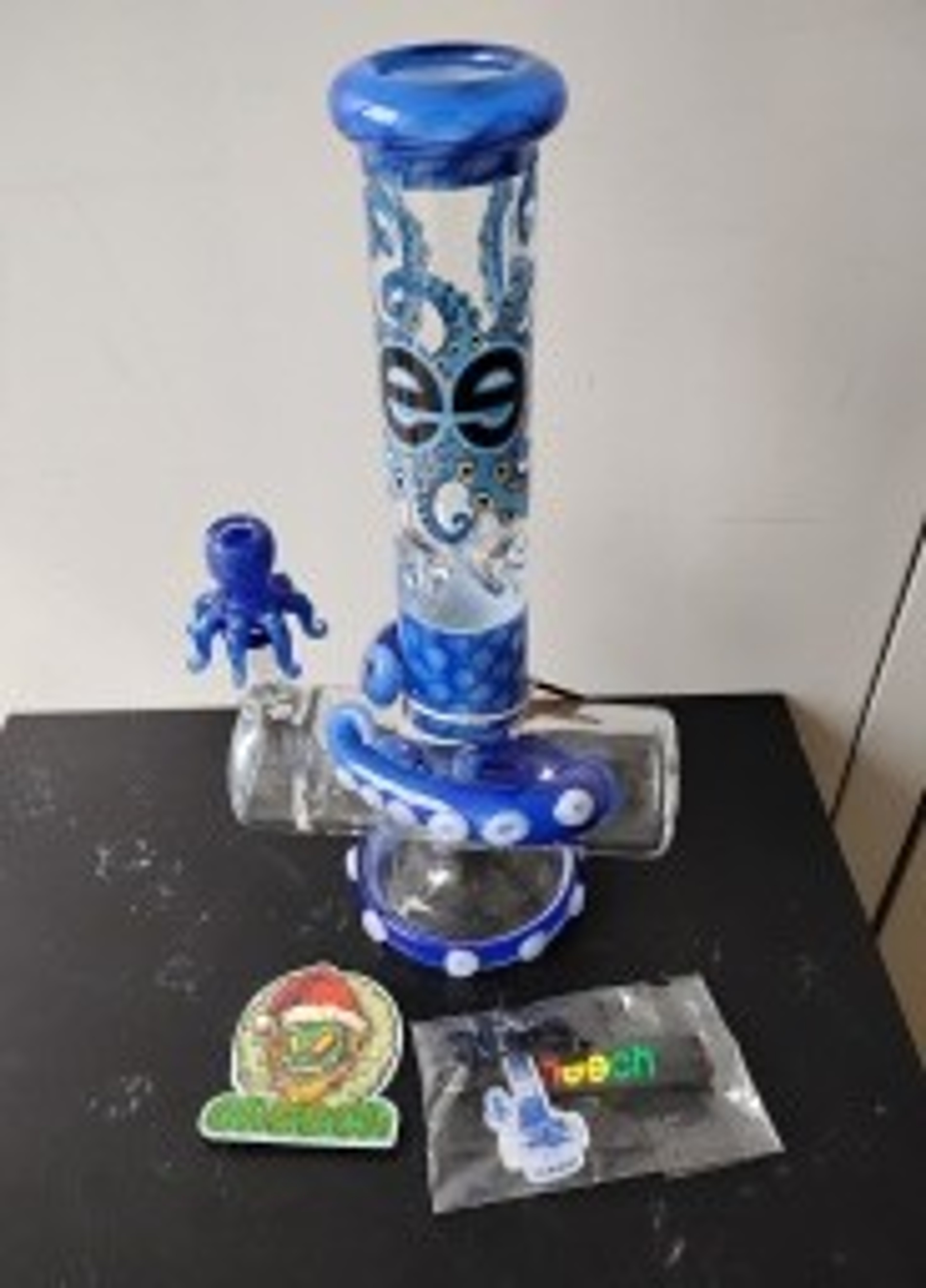 Preview pic of Cheech Glass 14" Tentacles Running the Party Tube – New w/ Box – Original Bowl Damaged