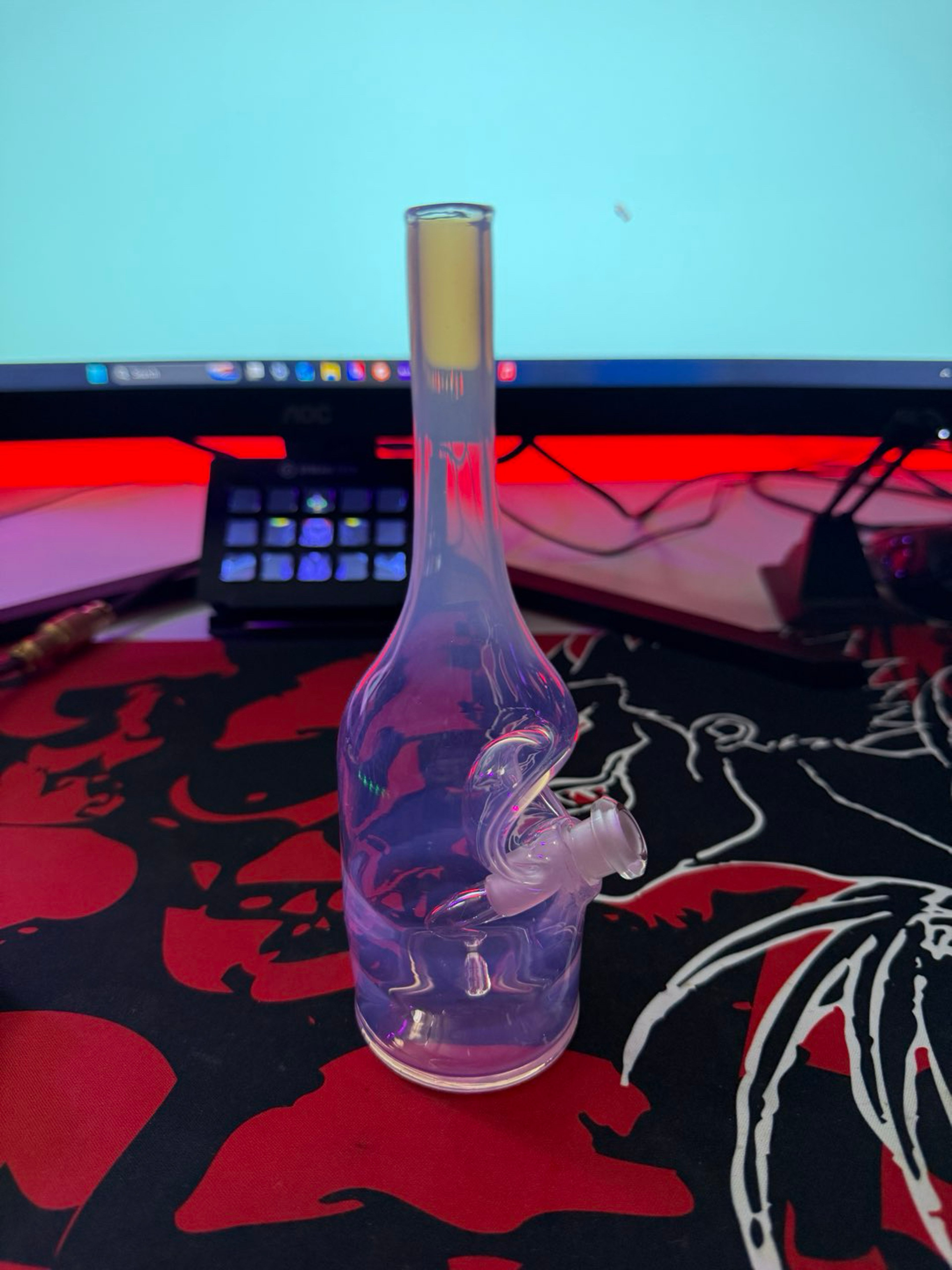 Preview pic of Costa Glass Saki Bottle