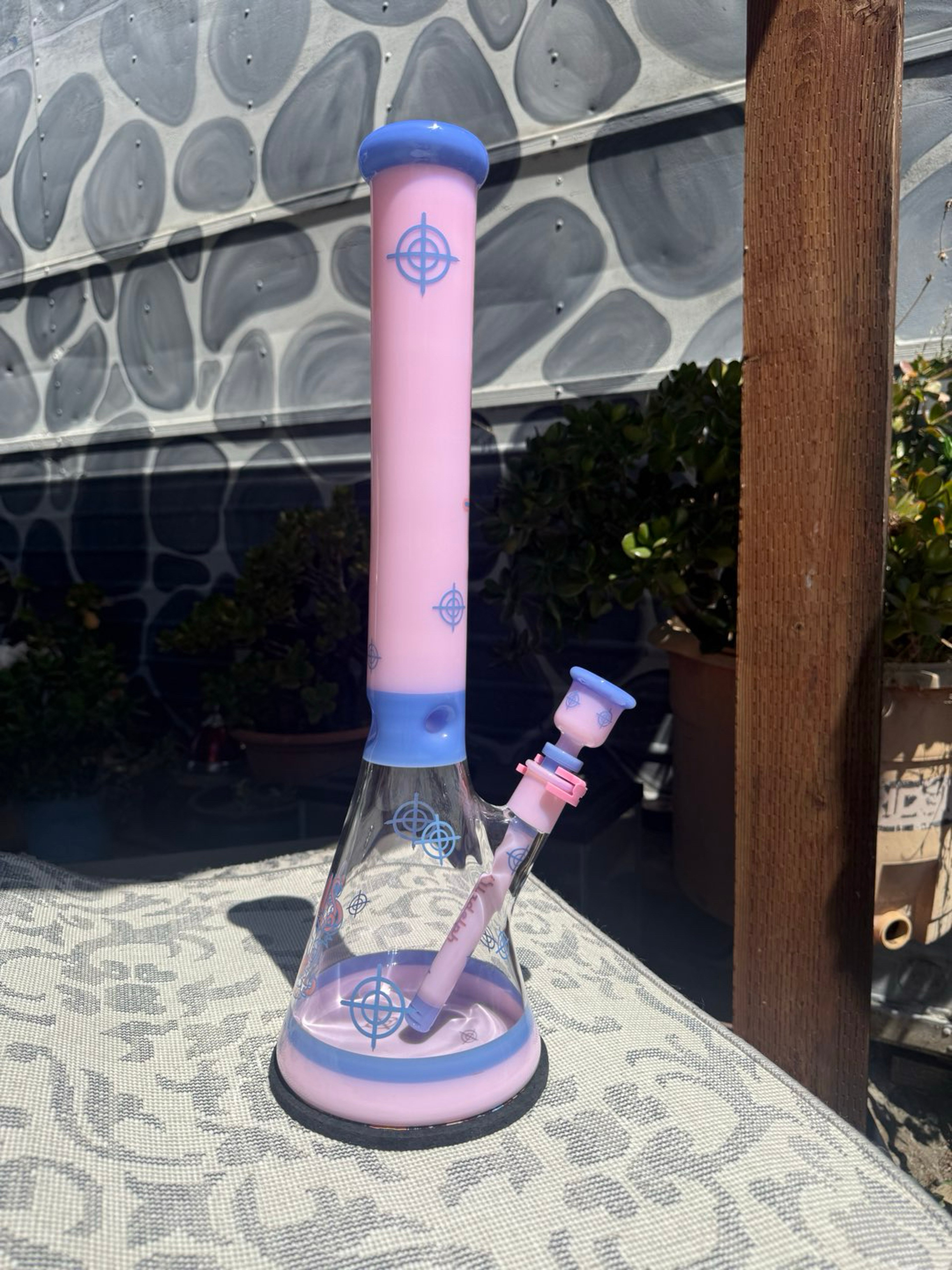 Illadelph Scoped Medium Cotton Candy Beaker (New) image 0