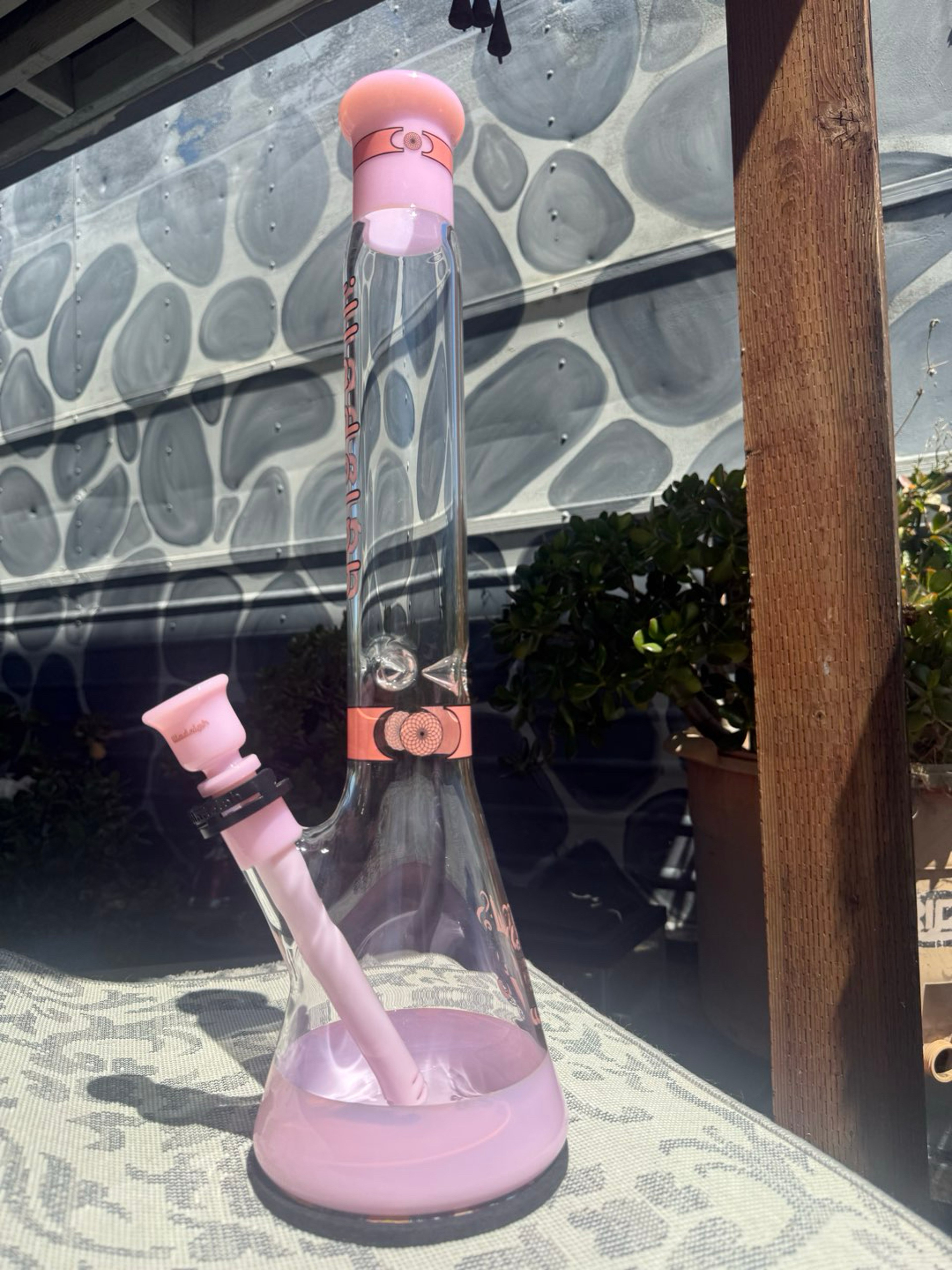 Illadelph Heavy Hitter Beaker Milky Pink image 0
