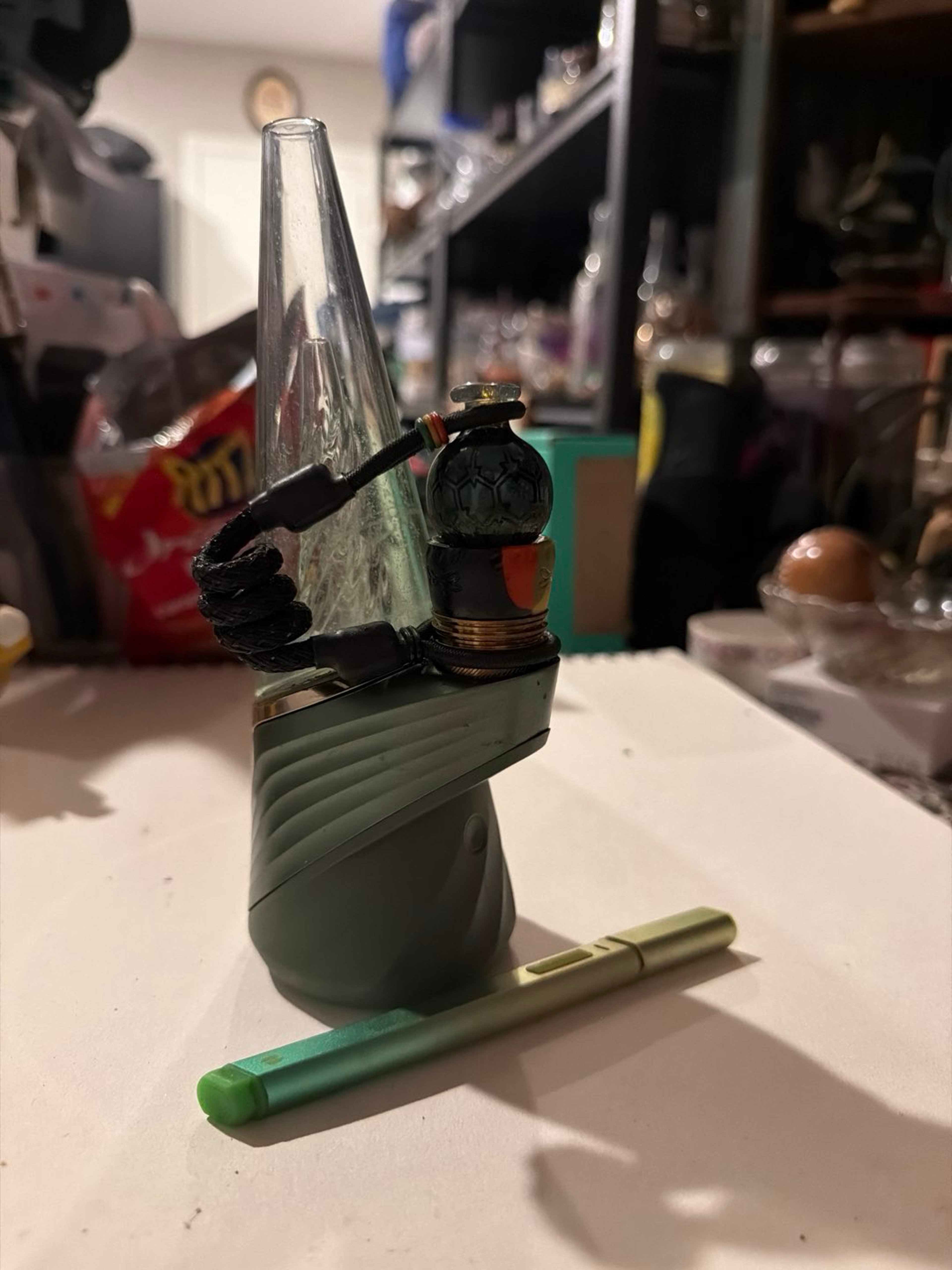 PUFFCO PEAK PRO VAPORIZER FLOURISH LIMITED EDITION image 0