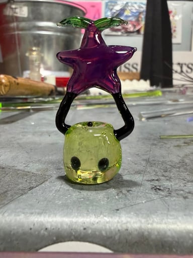 Preview pic of Uranium Glass Junimo w/ Stardrop