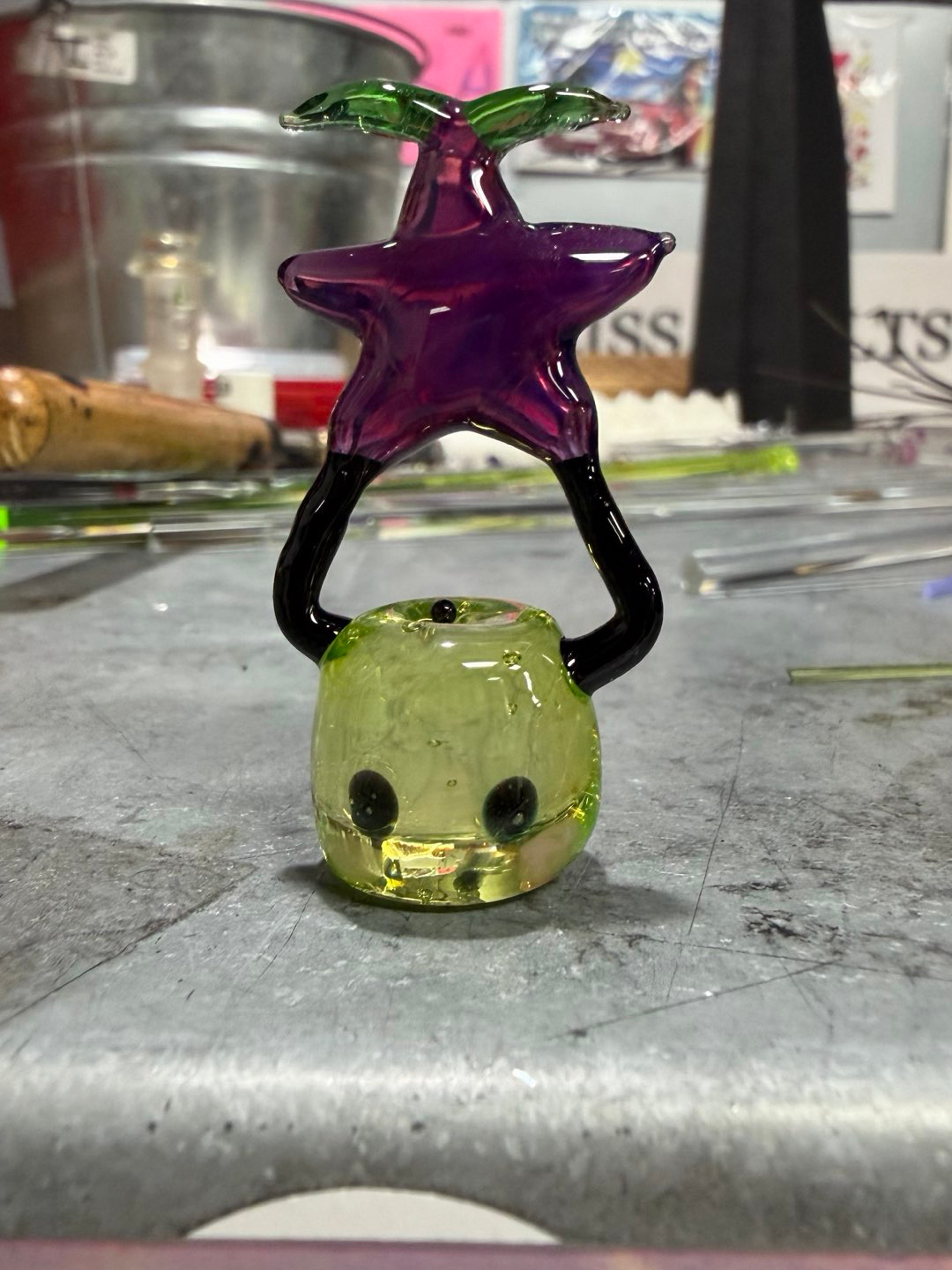 Preview pic of Uranium Glass Junimo w/ Stardrop