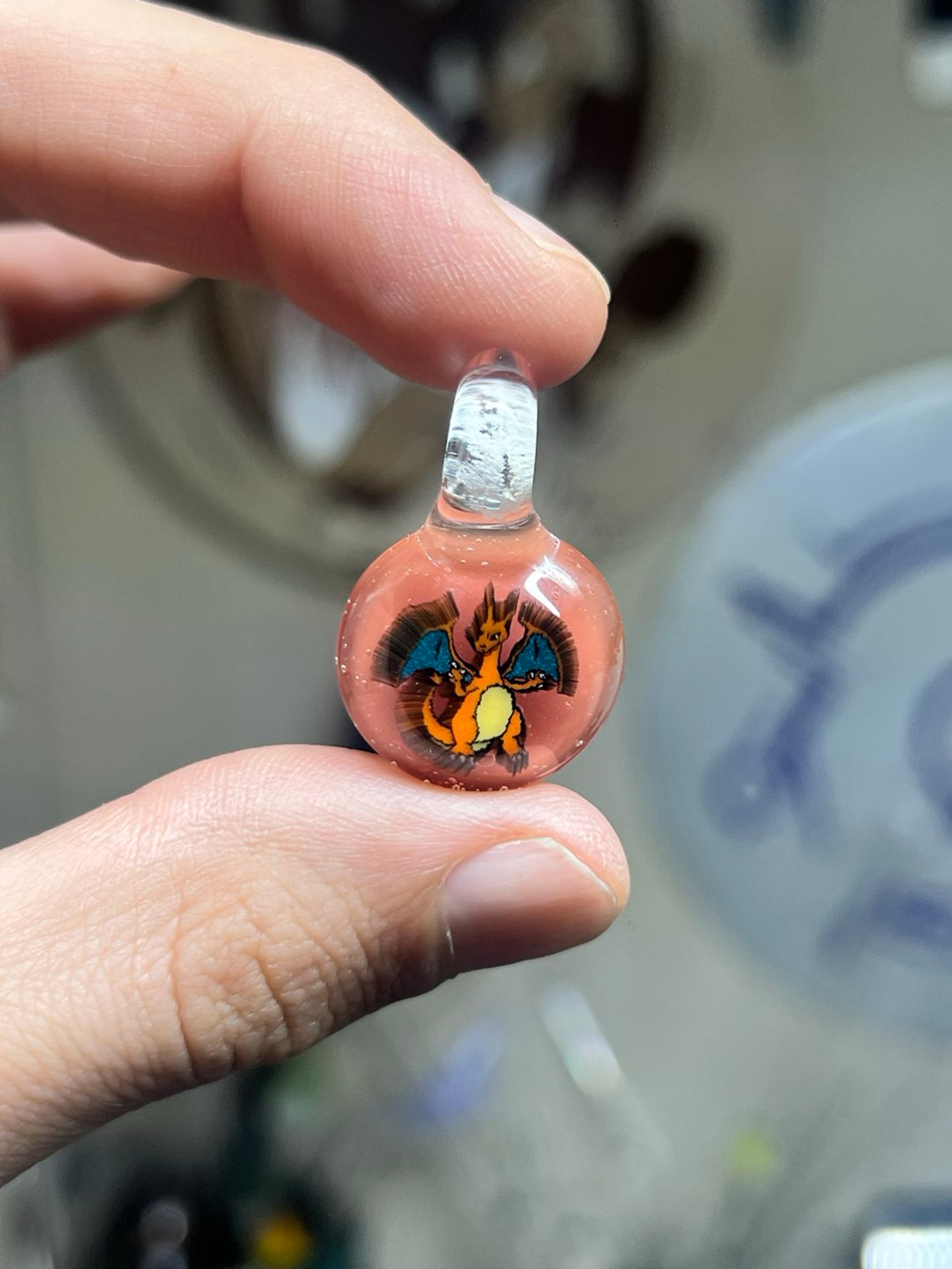 Preview pic of Charizard mille pendant (UV)