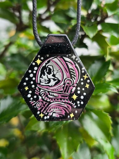 Preview pic of Astronaut Skull Layered Glow UV Pendant