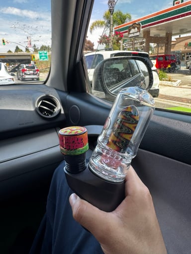 Preview pic of Puffco device n glass