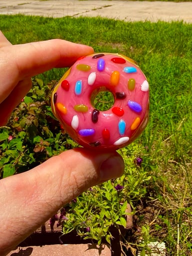 Preview pic of KGB strawberry donut pipe