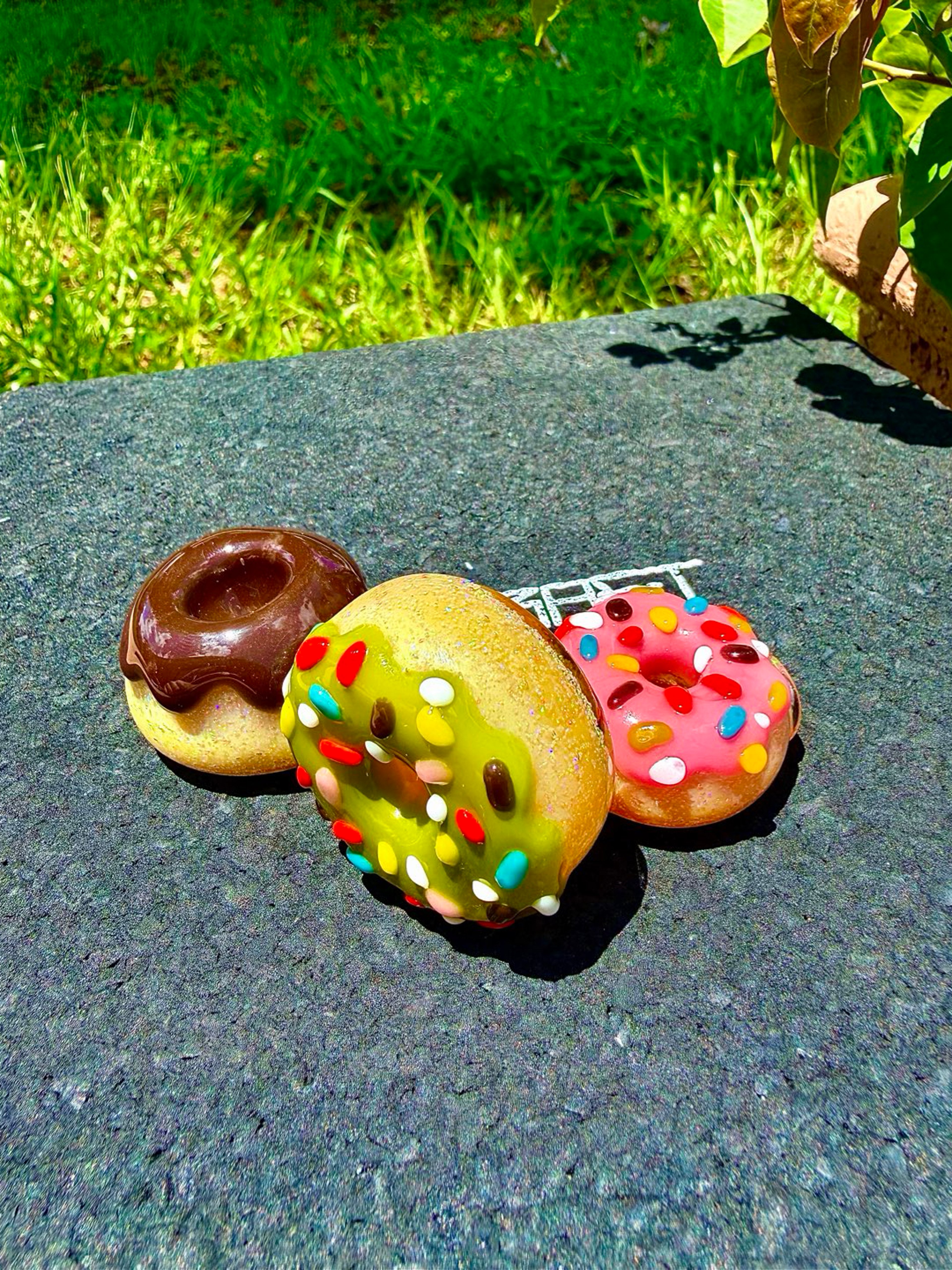 Preview pic of KGB donut cluster pipe w/ crushed opal ✨