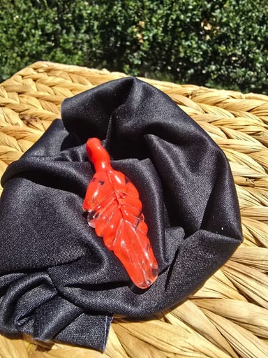 Preview pic of Levi Fuller Leaf Pendant