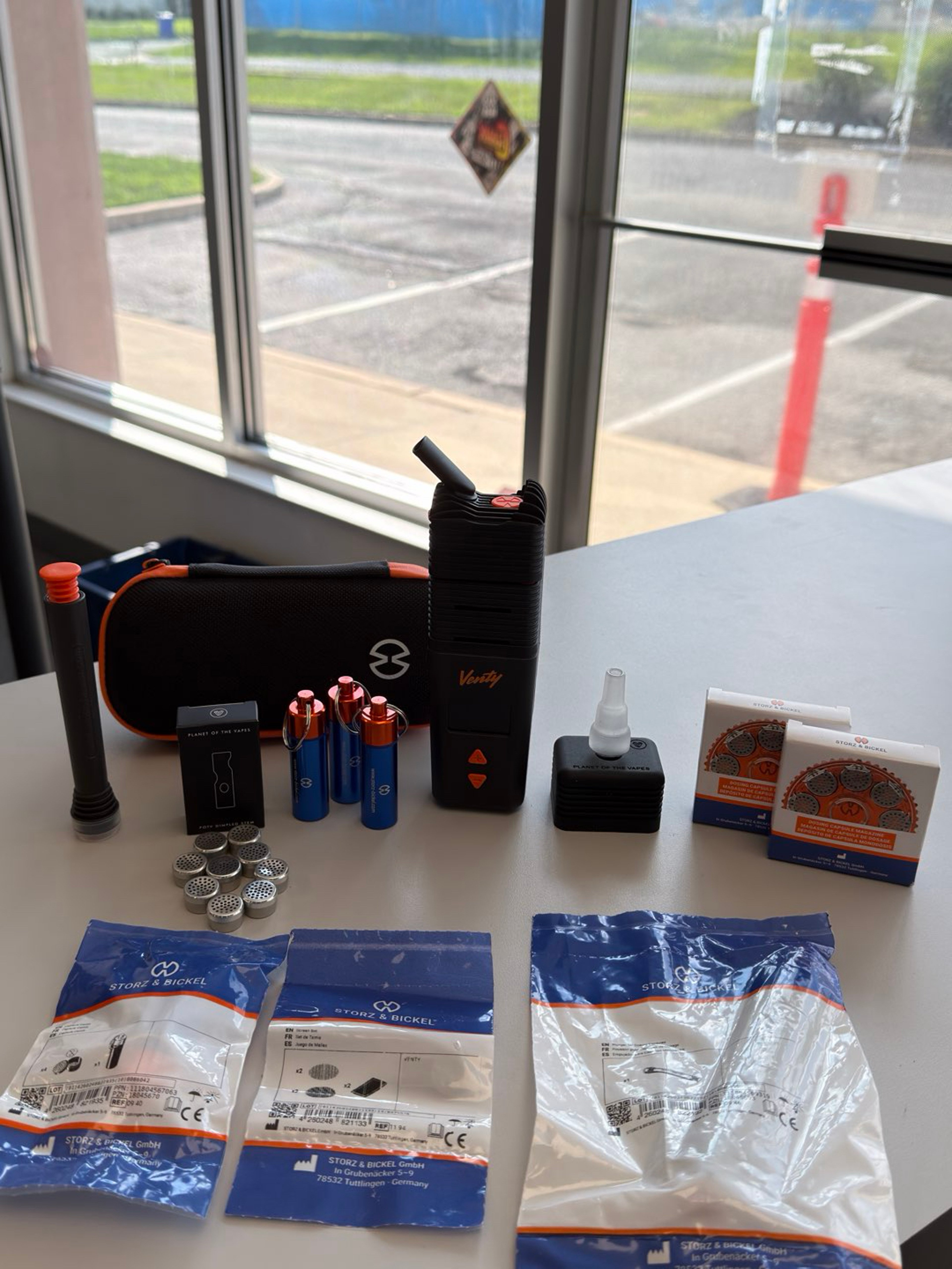 Preview pic of LIKE NEW | STORZ & BICKEL VENTY BUNDLE