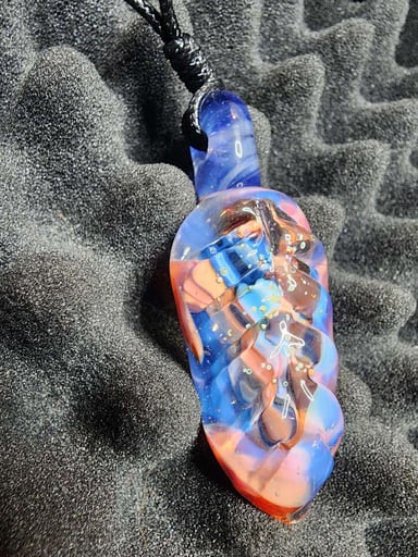 Preview pic of Hidden Implosion Leaf Pendy