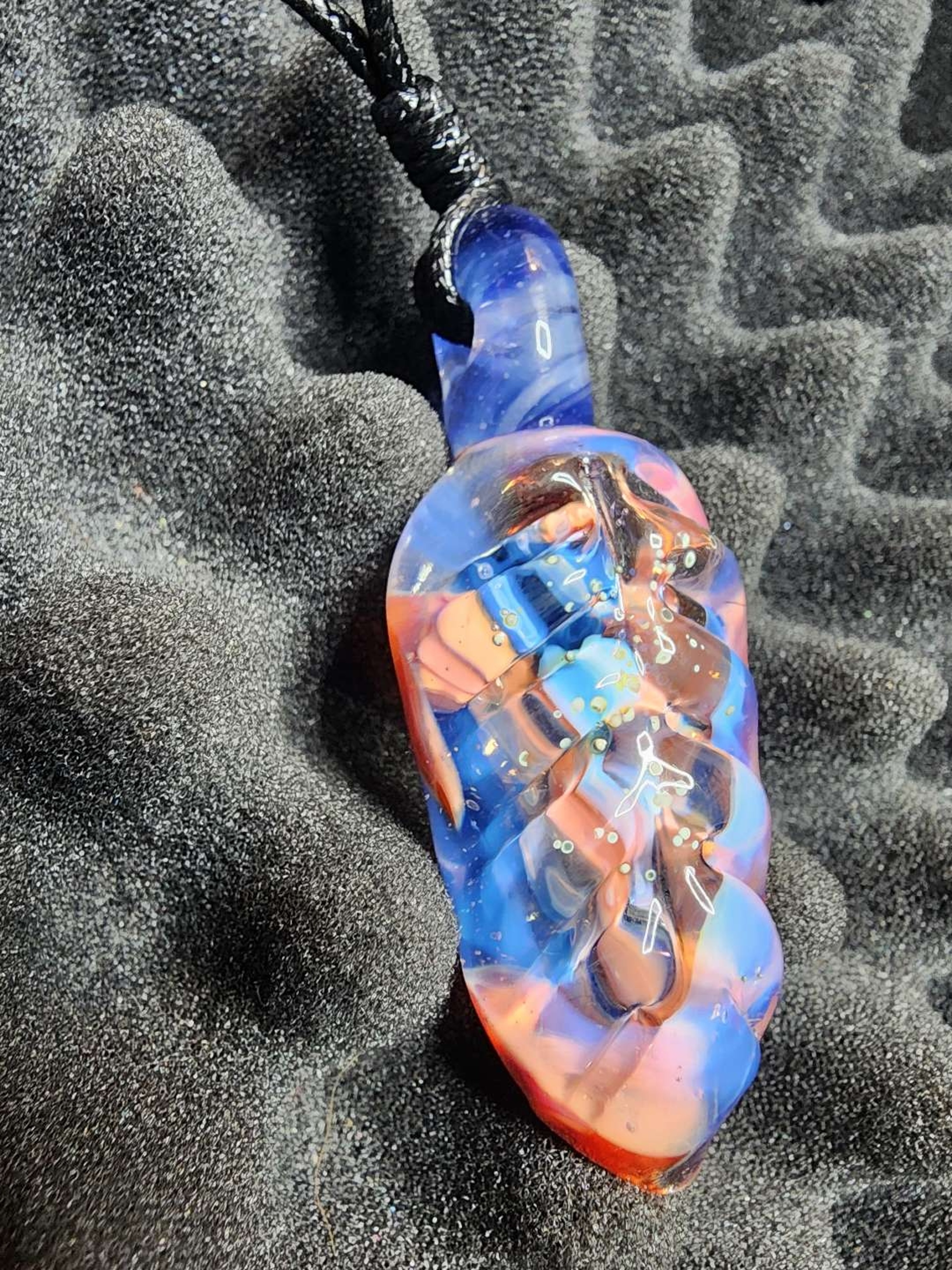 Hidden Implosion Leaf Pendy image 0