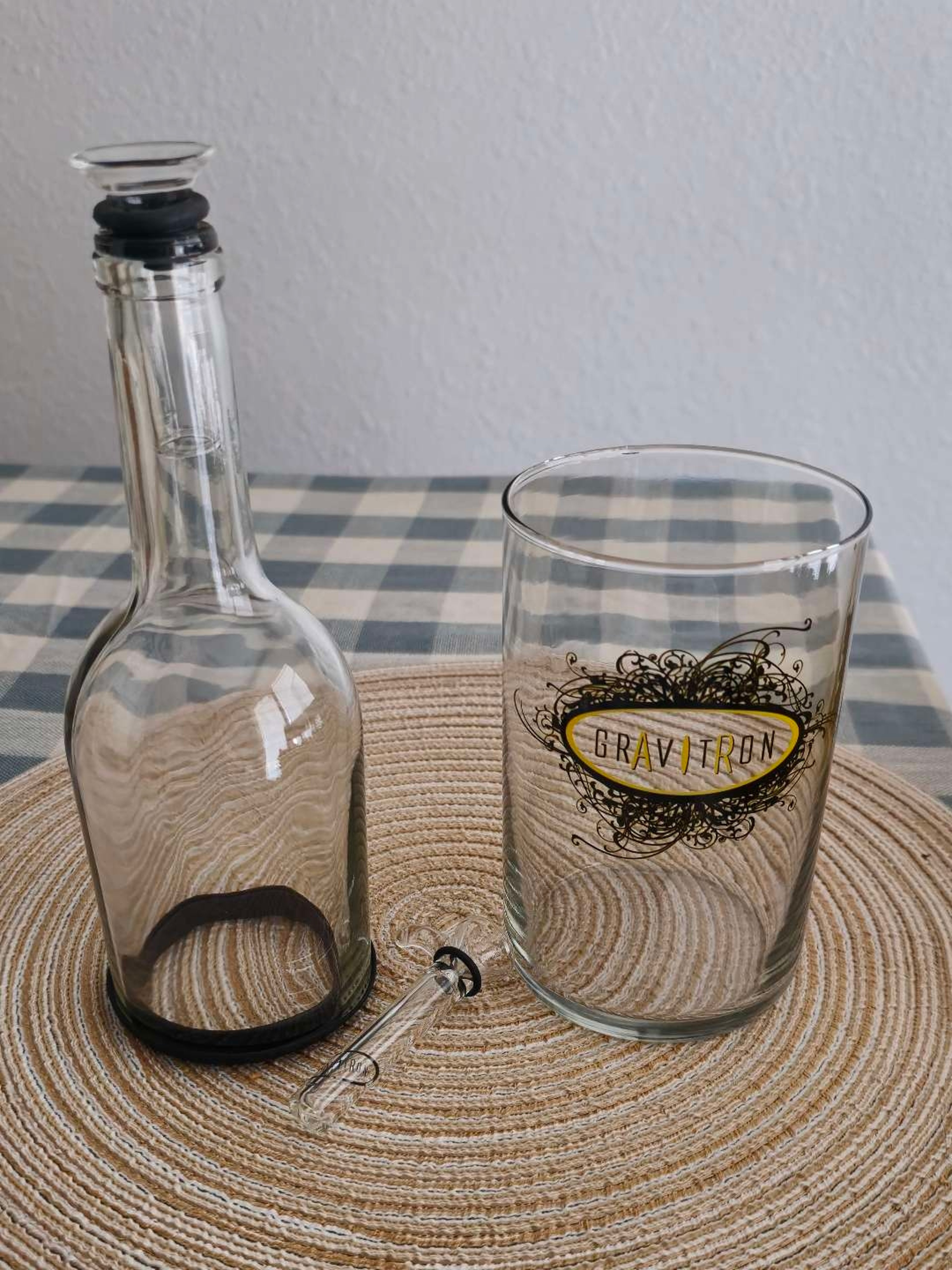 Preview pic of Gravitron Glass Gravity Bong