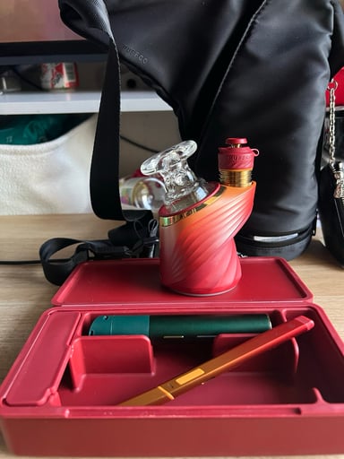 Preview pic of Puffco pivot and daybreak peak pro bundle for sale