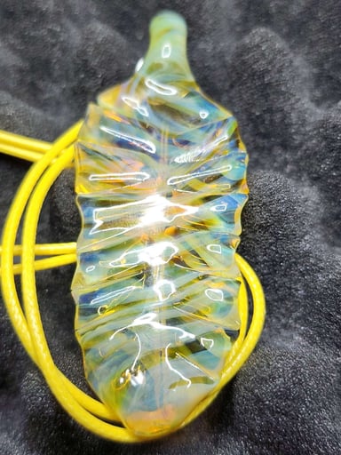 Preview pic of Leaf pendy