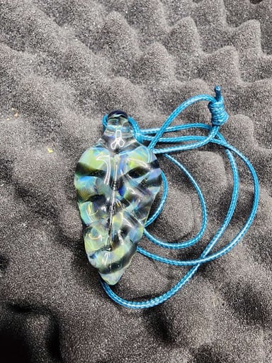 Preview pic of Leaf pendy