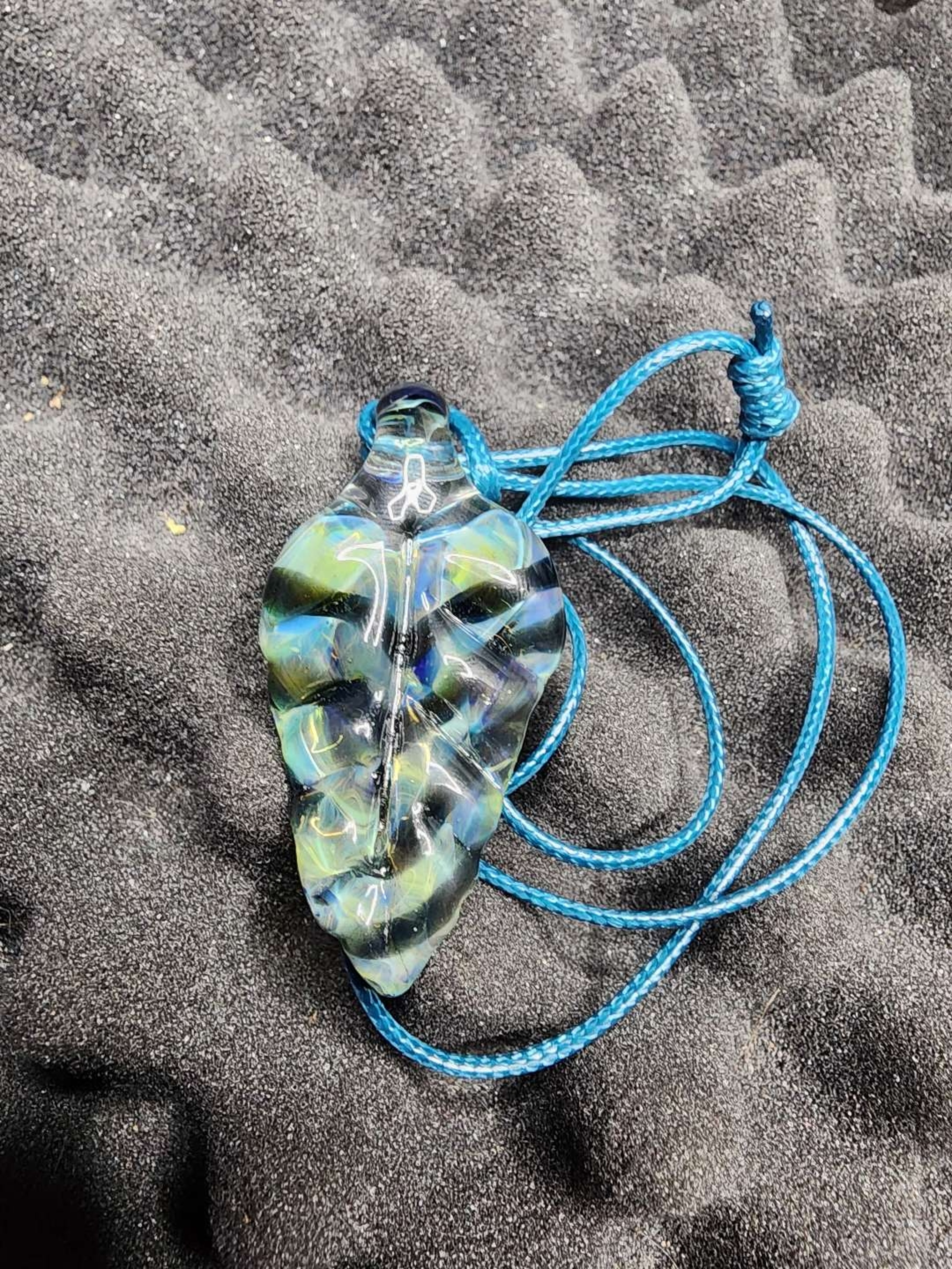 Leaf pendy image 0