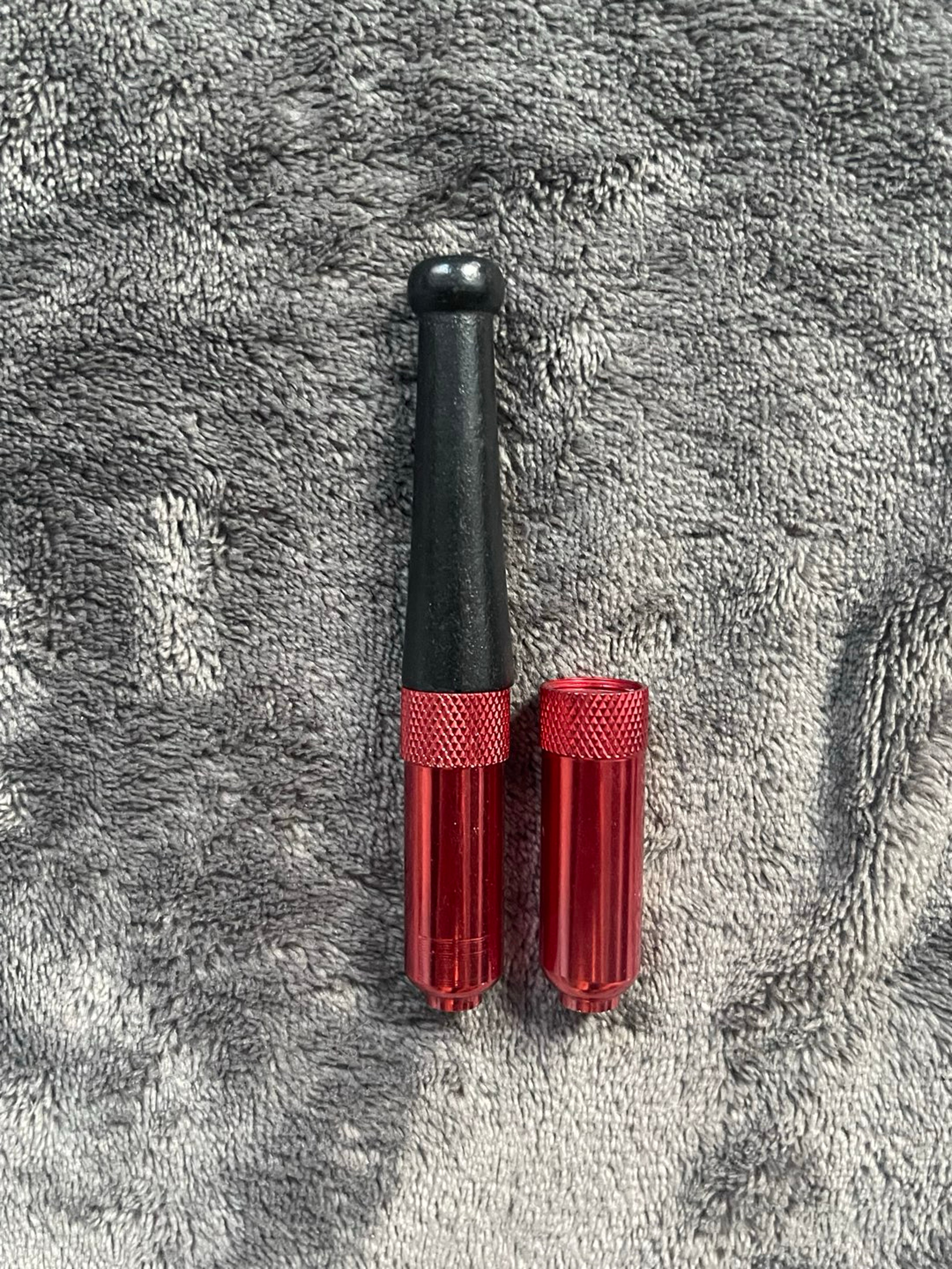 Preview pic of 1 Pc Black & Red Batty + Free End Cap