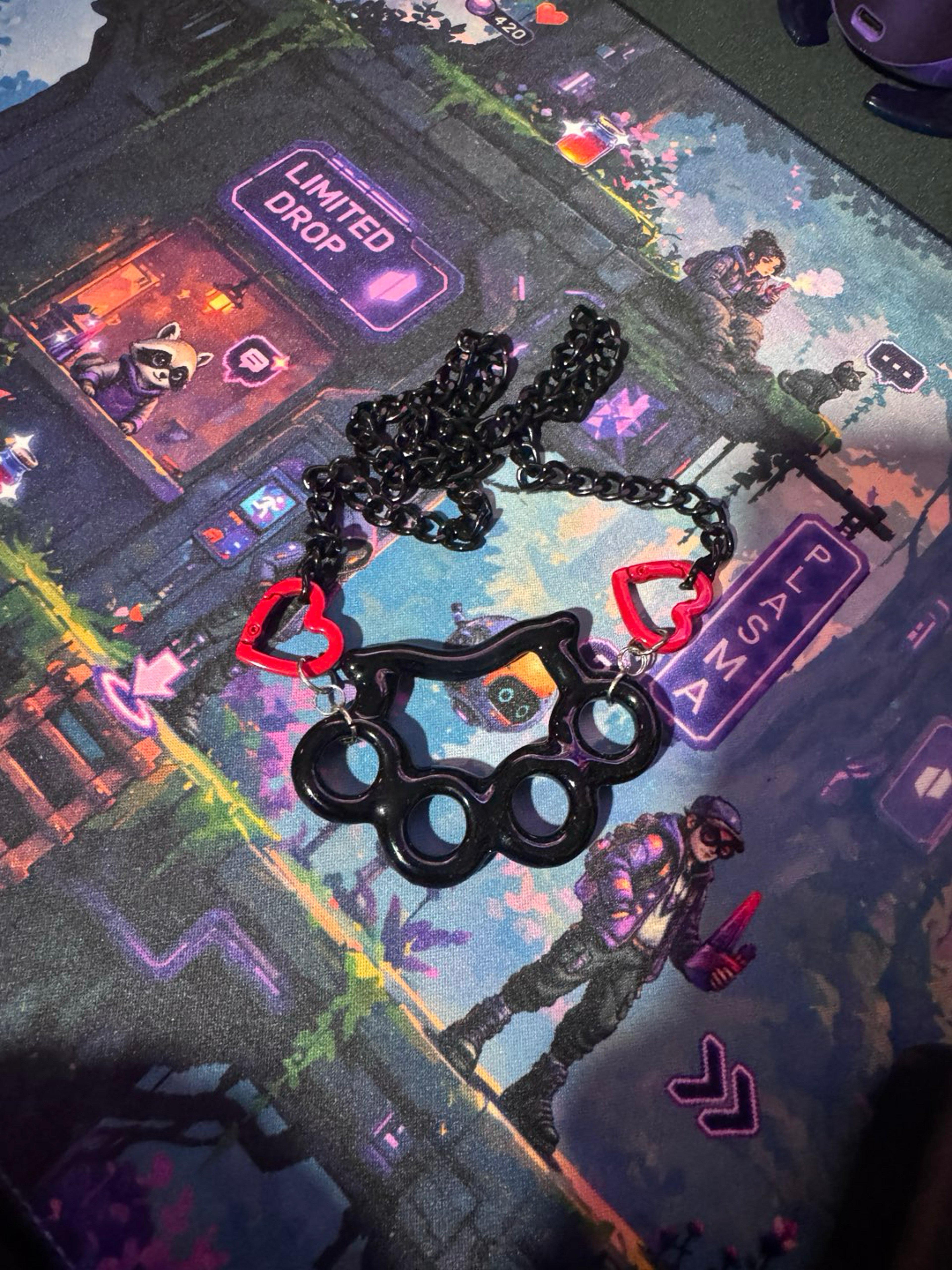 Preview pic of Firefox brass knuckles chain
