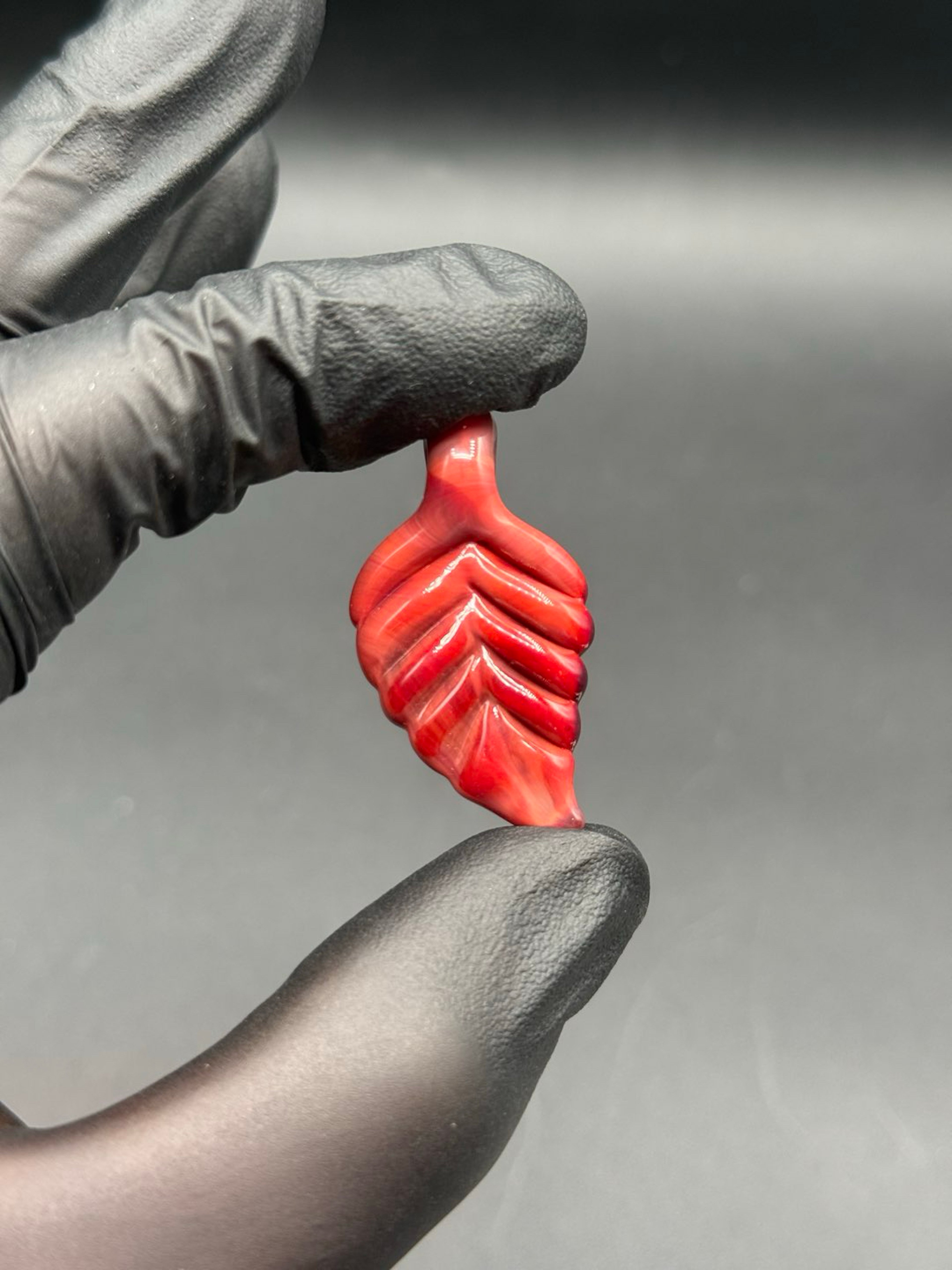 Preview pic of Leaf pendant