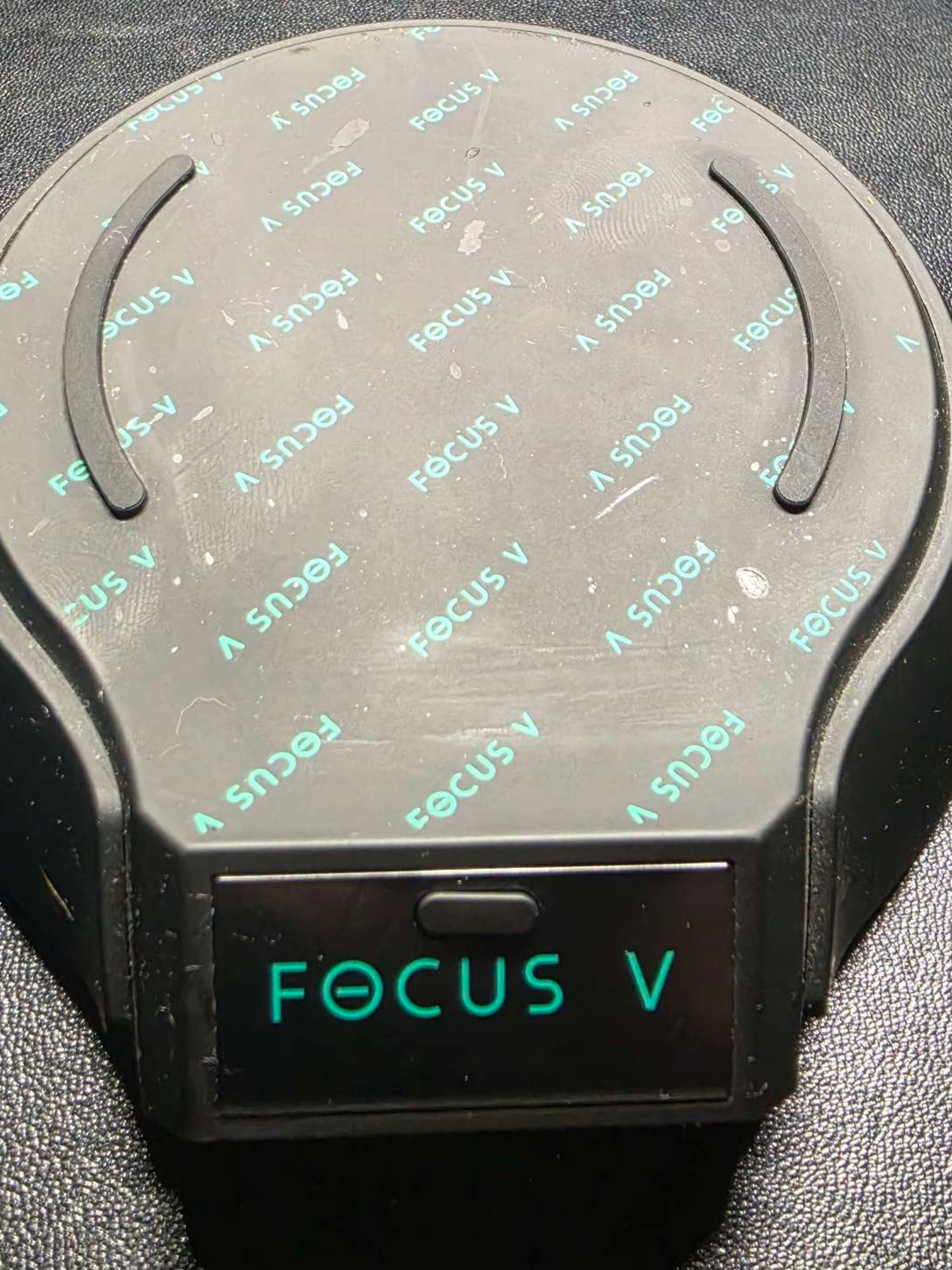 Preview pic of Focus V CARTA 2 Wireless Charger Power Bank 10000mAh Black Used