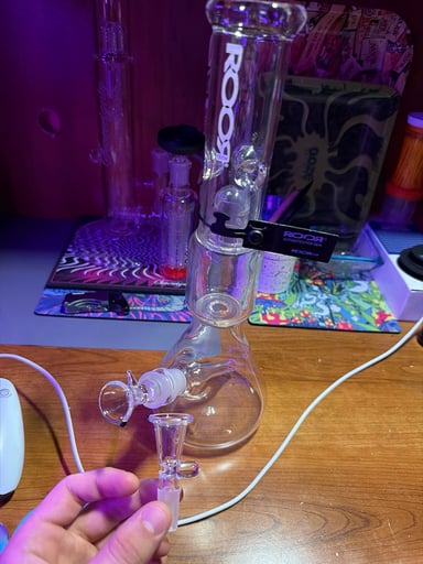 Preview pic of ROOR tech straight tube 14” beaker with splash guard