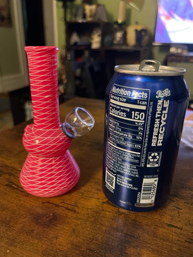 Preview pic of Tiny Pink bong